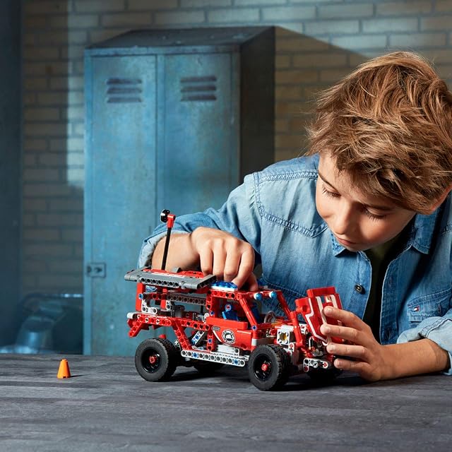 Foto 2 de 6 de LEGO Technic - Equipo de Primera Respuesta, Juguete de Bomberos 2 en 1 para Construir para Niños y Niñas de 9…