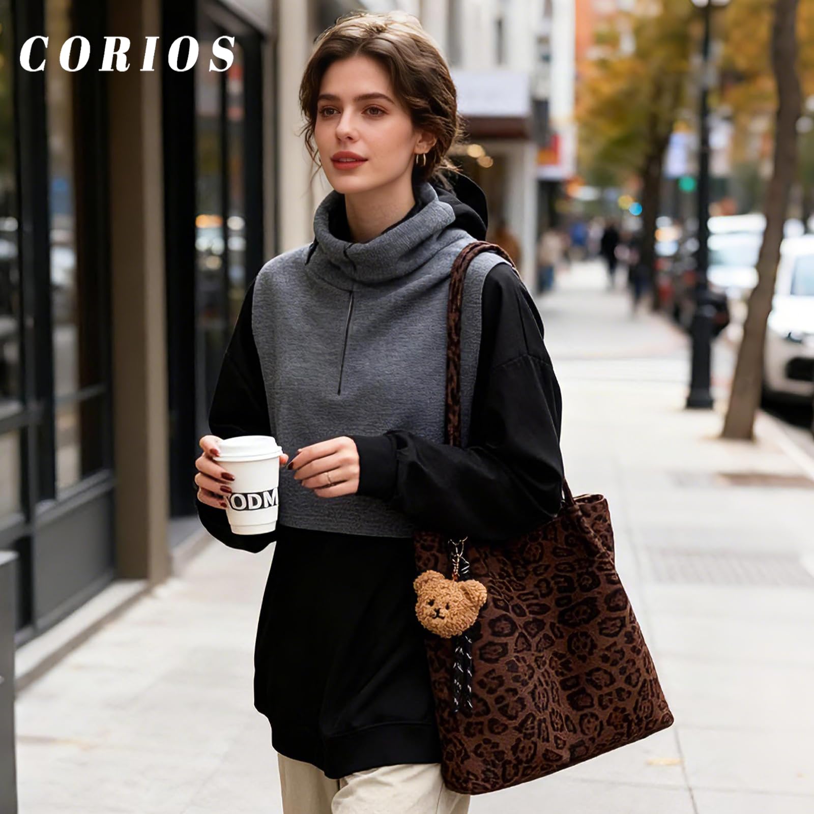 CORIOS Bolso de Hombro con Moda Estampado de Leopardo para Mujer Bolso de Mano con Adorable Colgante de Oso Gran Bolsa Shopper Tote de Ante para Trabajo Viajes Compras Estampado de Leopardo Café
