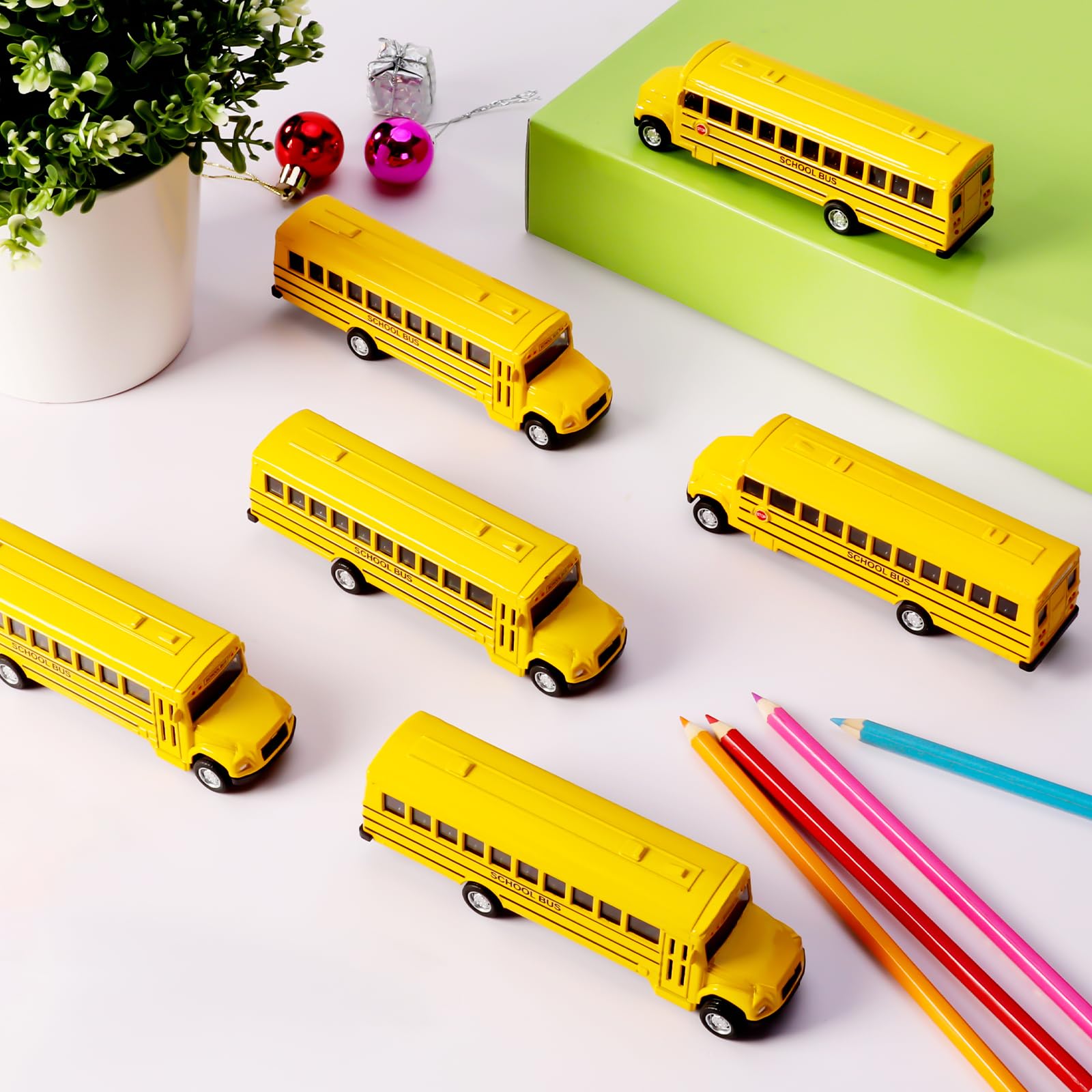 Paquete de 2 juguetes de autobús escolar amarillo brillante, 5.5 pulgadas, vehículos de juguete de fricción de metal fundido a presión para niños y niñas 6