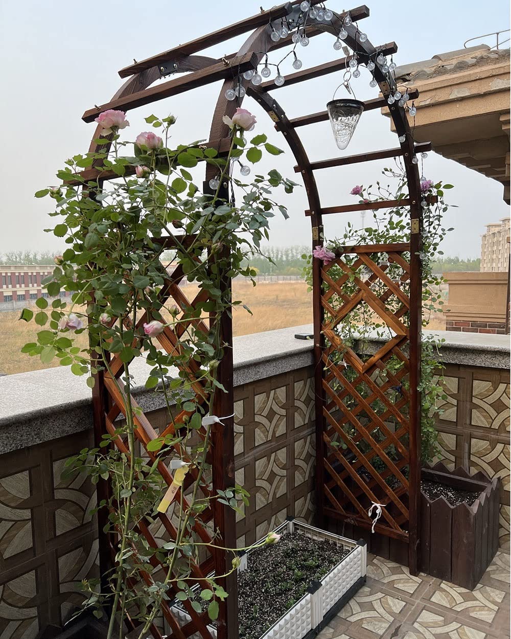 Drewniana pergola ogrodowa w kratę, brązowo-biała altana do roślin pnących, łatwy montaż, kwiat róży, łuk ślubny, idealna na przyjęcia weselne i winorośl