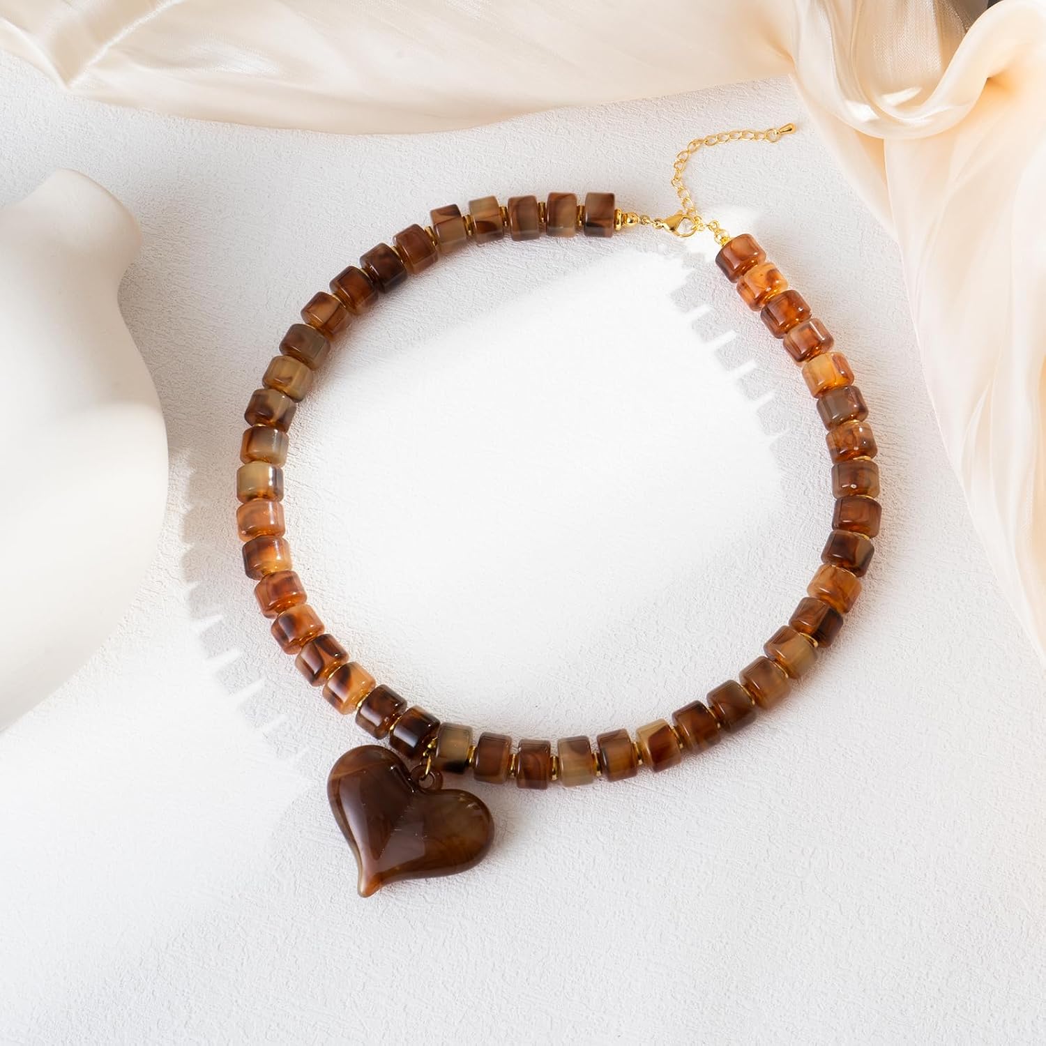 Brown Acrylic Puff Heart Pendant Necklace for Women Exaggerated Statement Chunky Resin Beaded Strand Necklace Fashion Jewelry Gift