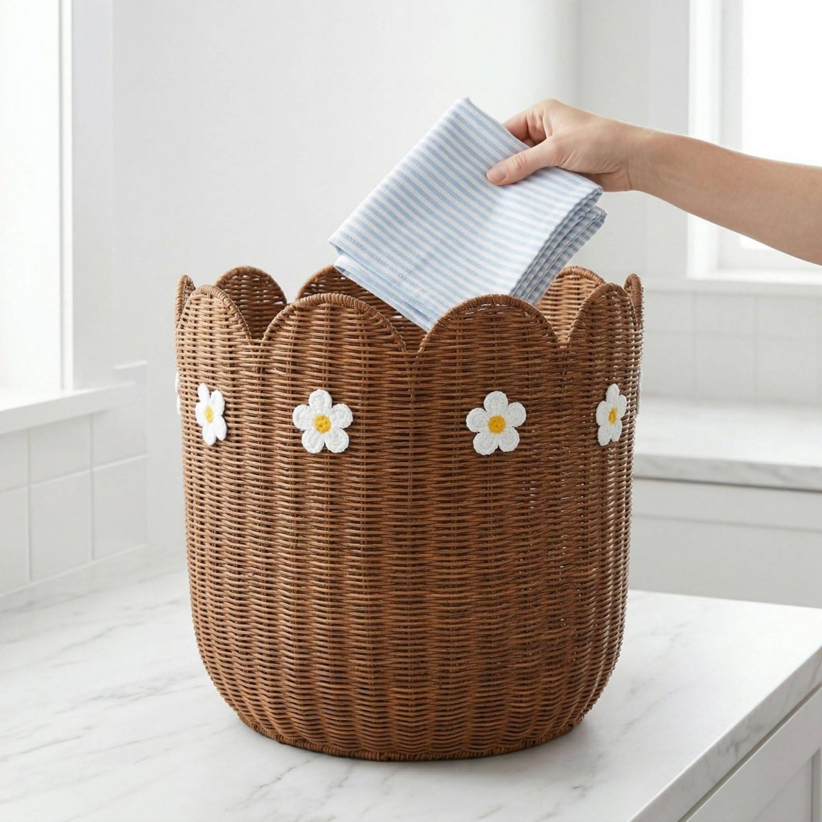 kowaku Cesta de Almacenamiento Tejida Cesta de Mimbre Cesto Organizador Contenedor Decorativo en Ratán con Toques Ornamentales Suaves y Estilo Acogedor