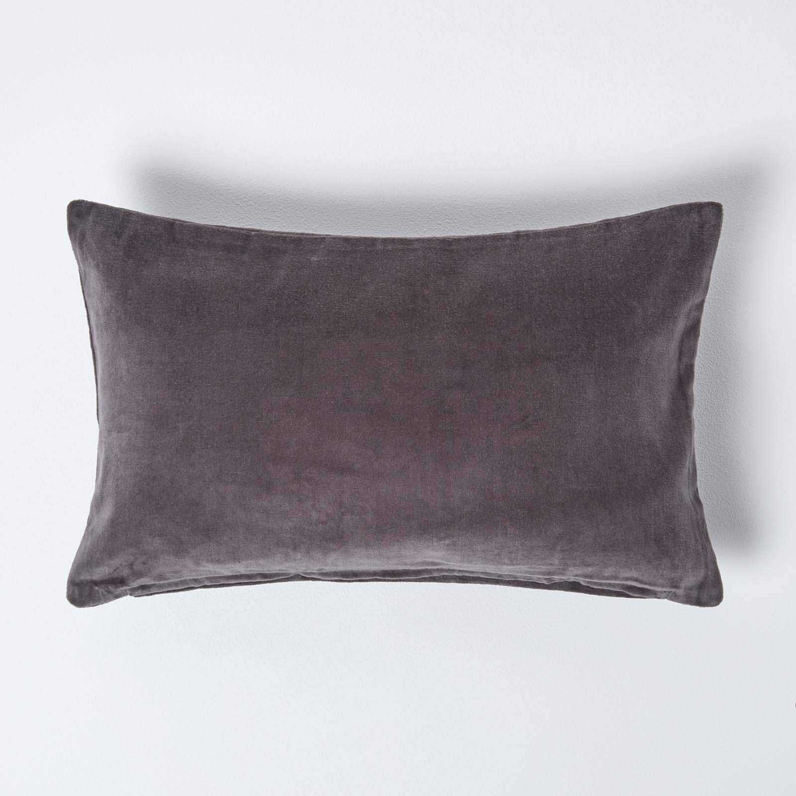 HOMESCAPES Dark Grey Velvet Cushion Cover Super Soft Cotton Velvet Luxury Scatter Cushion Rectangle Plain Charcoal Accent Throw Pillow for Sofa and Bed Decoration with Hidden Zipper, 30 x 50 cm