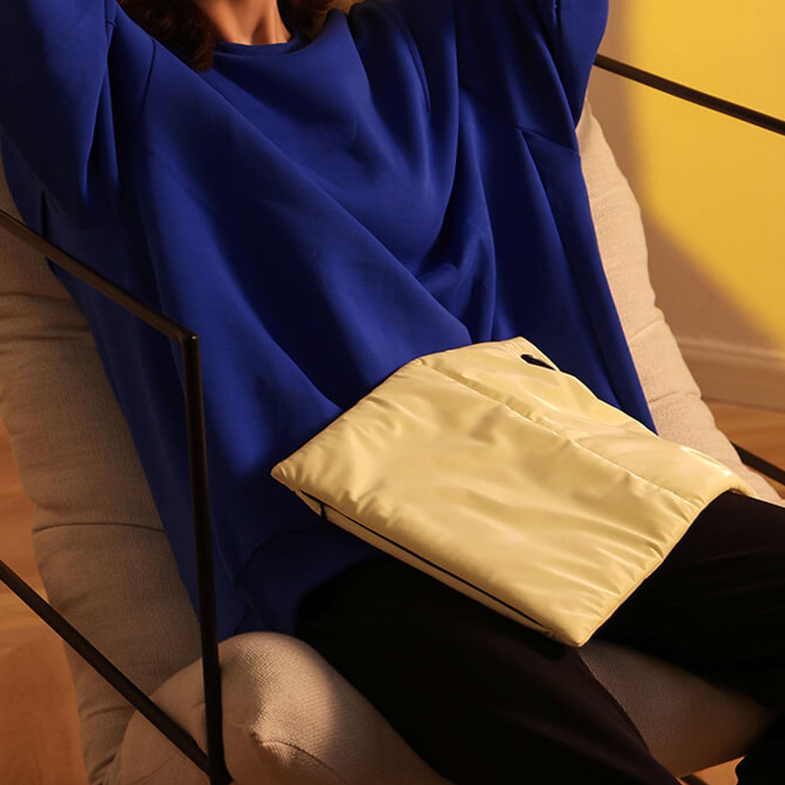 Elektrische Handwärmertasche, Faltbares Pad mit Schultergurt, USB-betrieben, mit Display, Beheizter Graphen-Handwärmer für den Winter (Gelb)