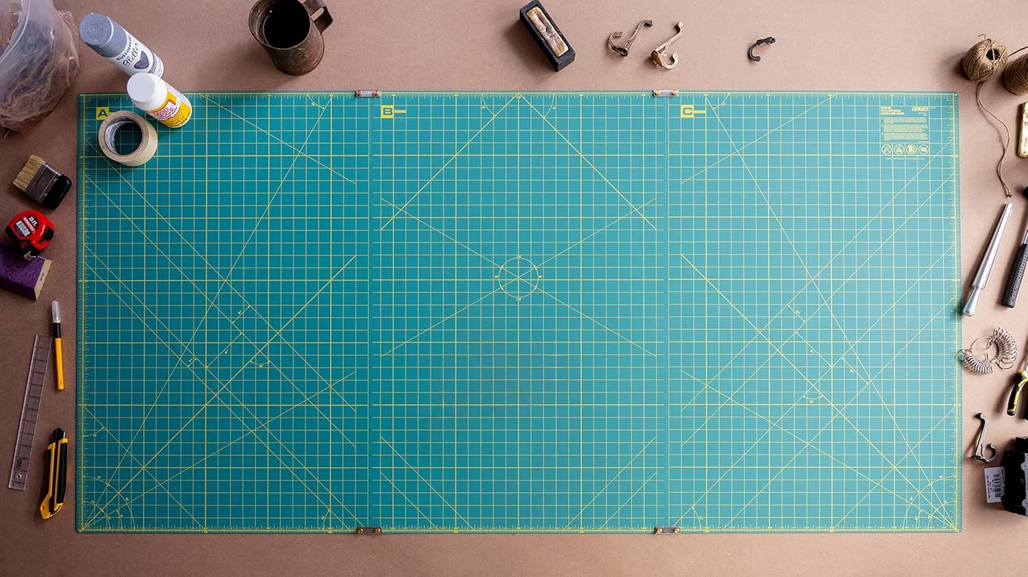 OLFA Set di tappetini da taglio rotanti con griglia di collegamento (RM-CLIPS/3-01) - Tappetino da taglio autorigenerante su entrambi i lati, 89 x 178 cm, con griglia per tessuti e cucito, progettato