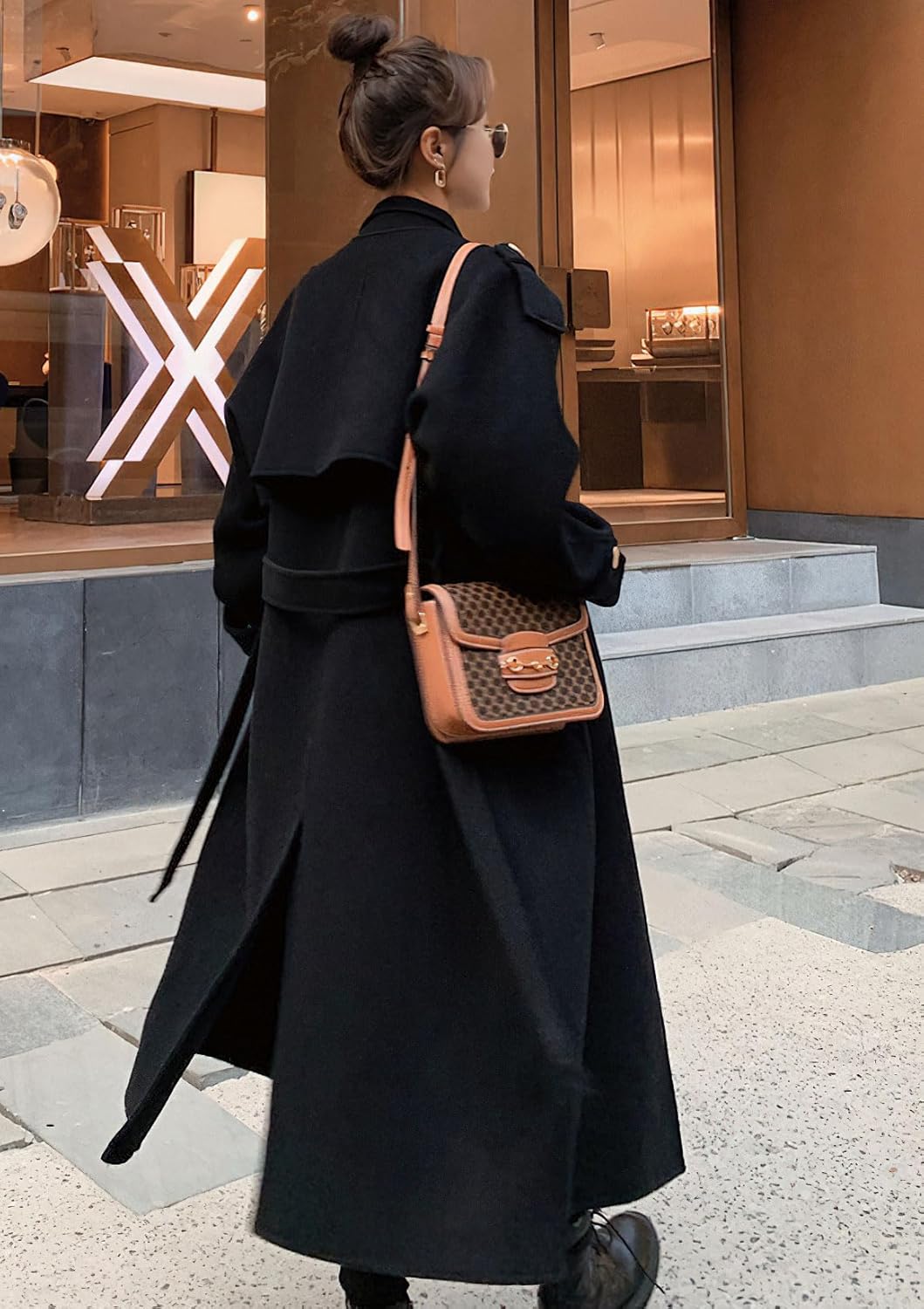 Elegance in Motion: A Look at the Chouyatou Ladies Winter Notch Lapel Coat