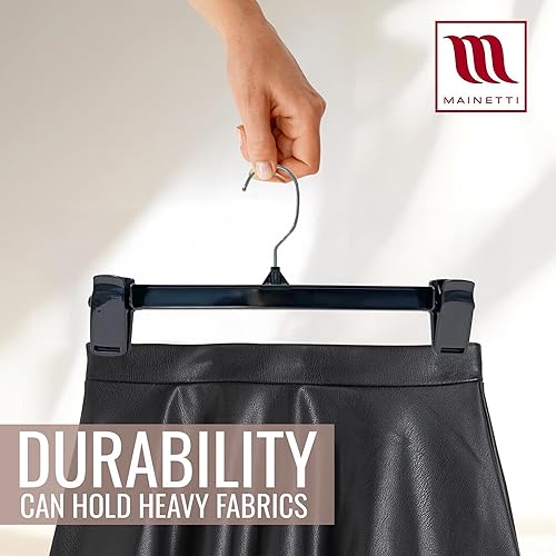 Miniatura 5 de Mainetti 6012 perchas de plástico negro reciclado, paquete de 50 con gancho de metal giratorio y plástico resistente, ideal para pantalones, faldas,