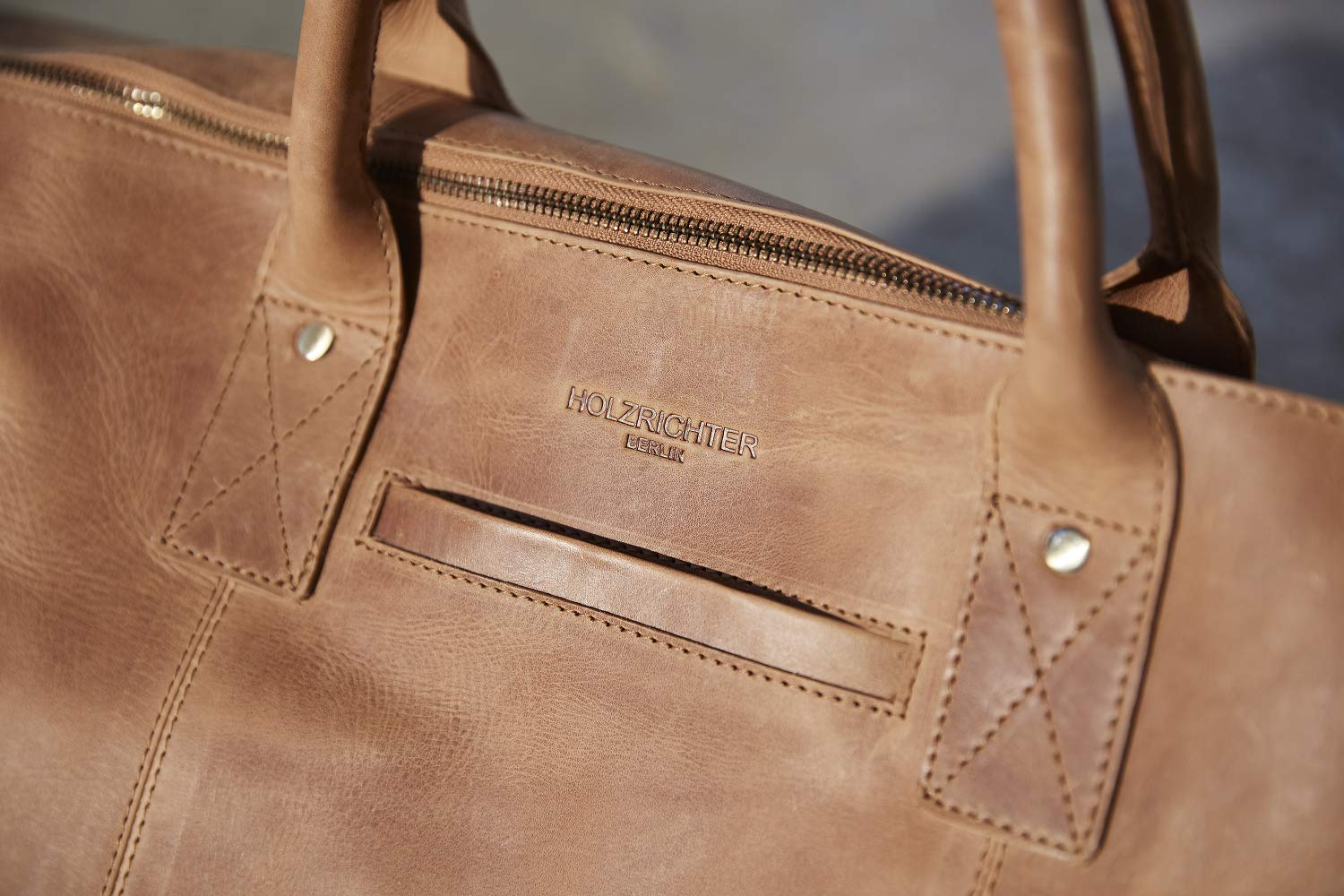 HOLZRICHTER Berlin - Weekender aus Leder für Herren (No 13-1), Reisetasche 31x56x26 cm, Handgefertigte Echtleder Umhängetasche mit Schultergurt, für Handgepäck, in Schwarz und Braun