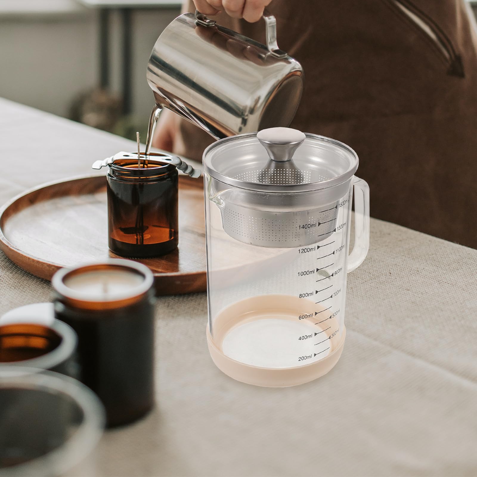 Housoutil Glasfilterkanne 1500 Ml mit Edelstahlfilter für Sojamilch und Saft Hitzebeständiger Haushalts Saftbehälter aus Borosilikatglas Feinmaschiges Sieb für Tee und Kaffee
