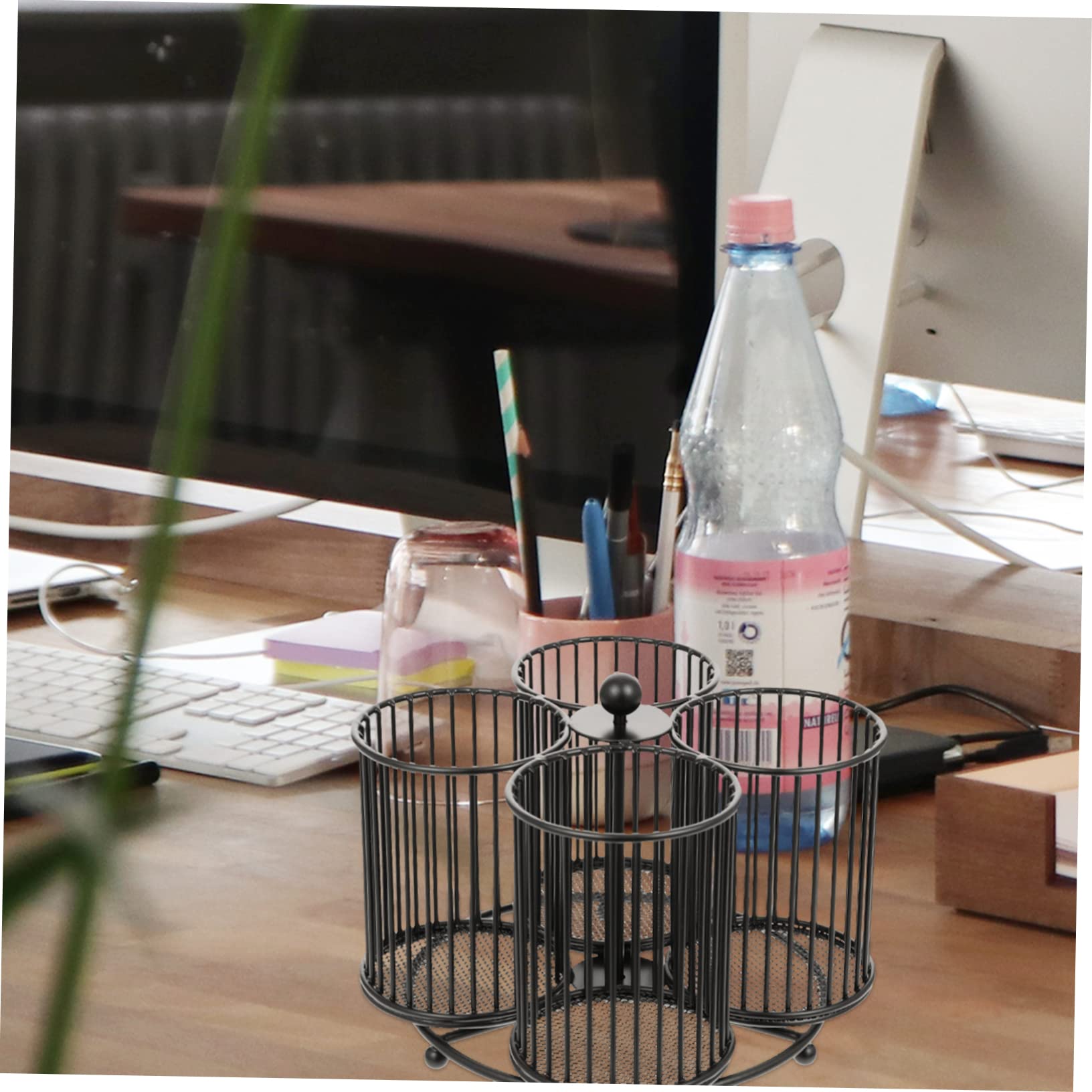 SHINEOFI Porta Penne da Scrivania Rotante in Ferro Nero a Quattro Scomparti | Organizer Multiuso, Design Unico, Presa Confortevole, Uso su Tavolo o Piano Lavoro