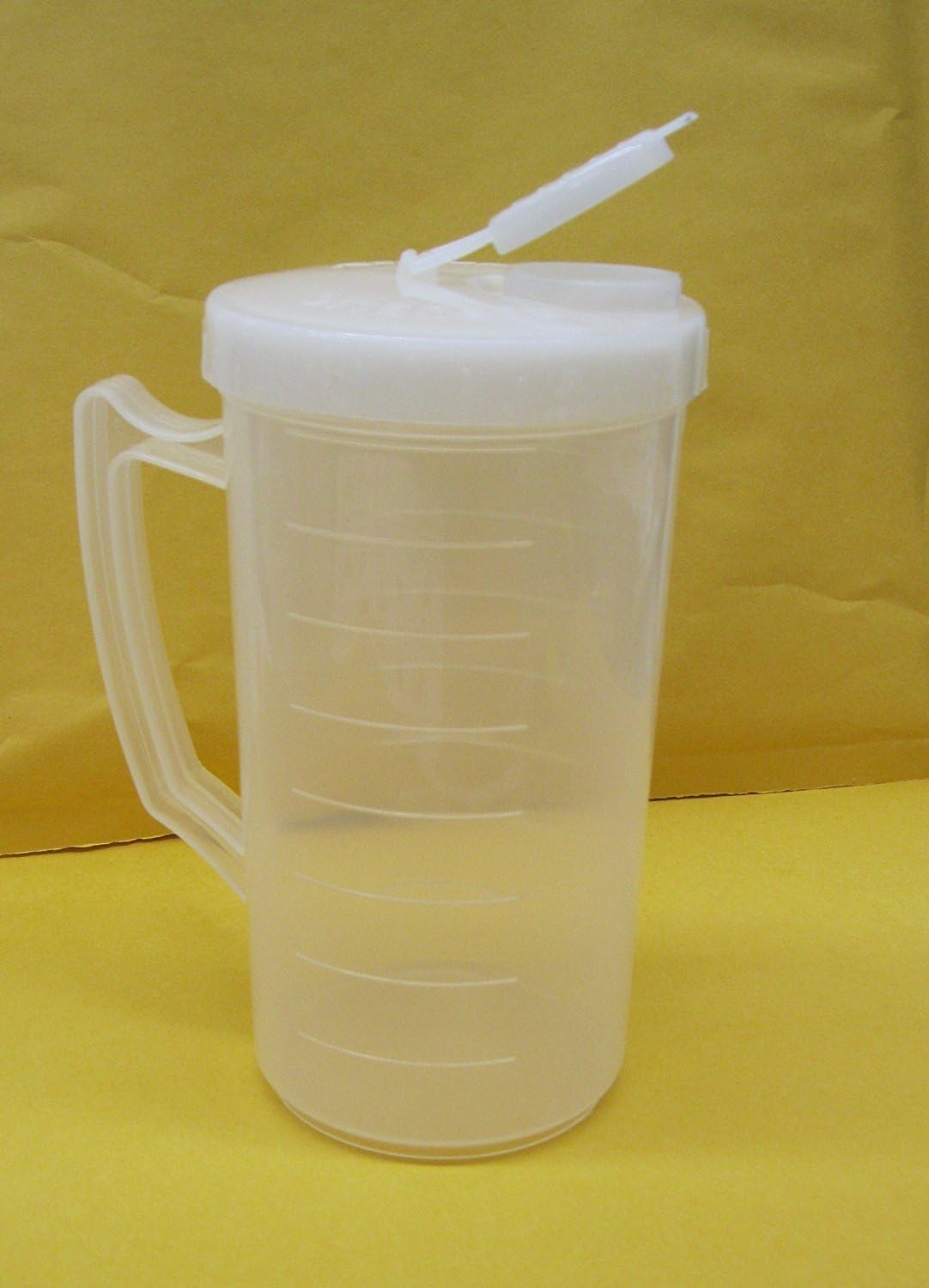 Pint Plastic Pitcher with Handle