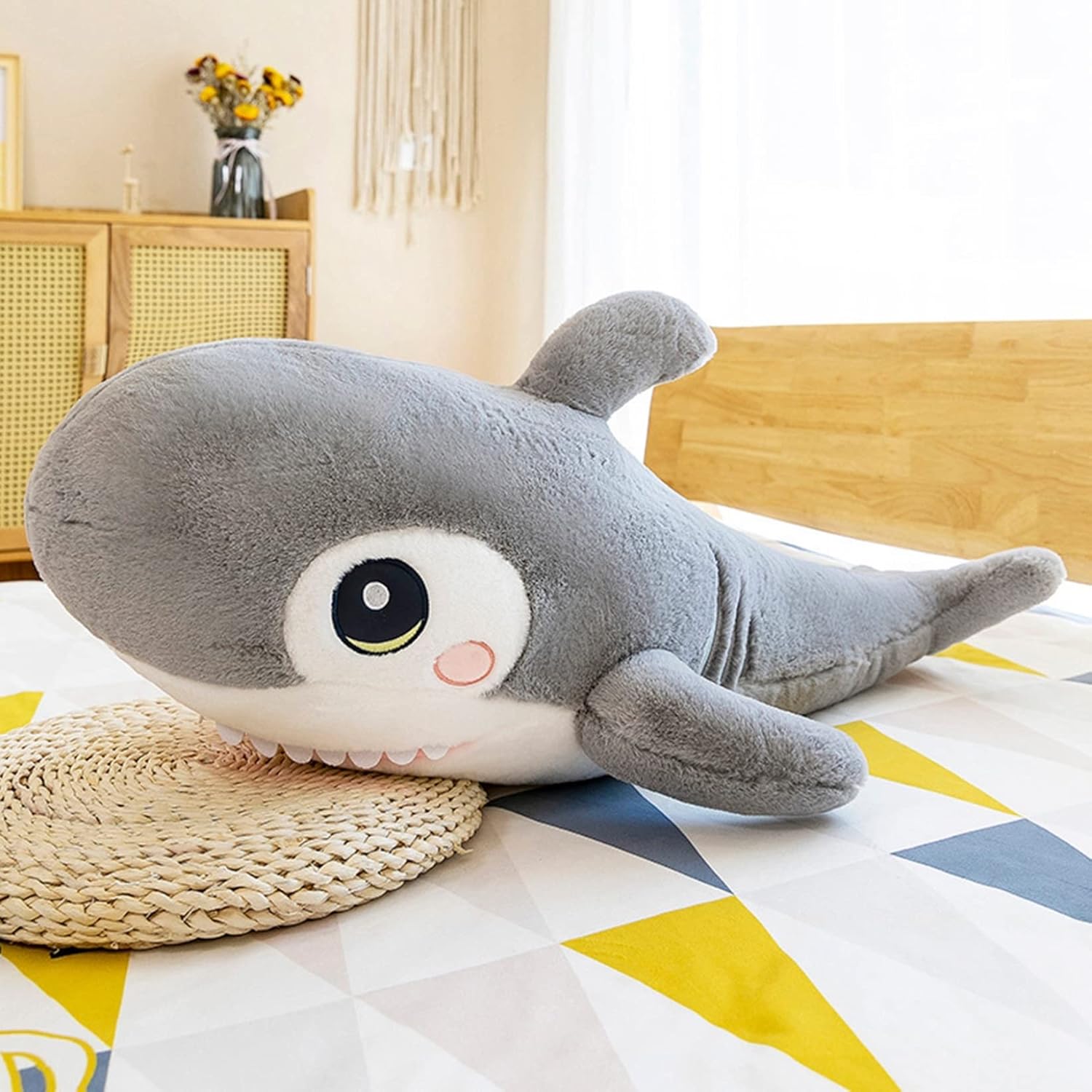 フワフワ抱き枕 癒し系 寝添え ヌイグルミ サメ 可愛い 背あてクッション アニマル ネムネム もっちり柔らかな肌触り ストレス解消 インテリア 飾り ギフト 贈り物 卒業記念品 お祝い返し ブルー グレー 抱き枕 サイズ 1cm