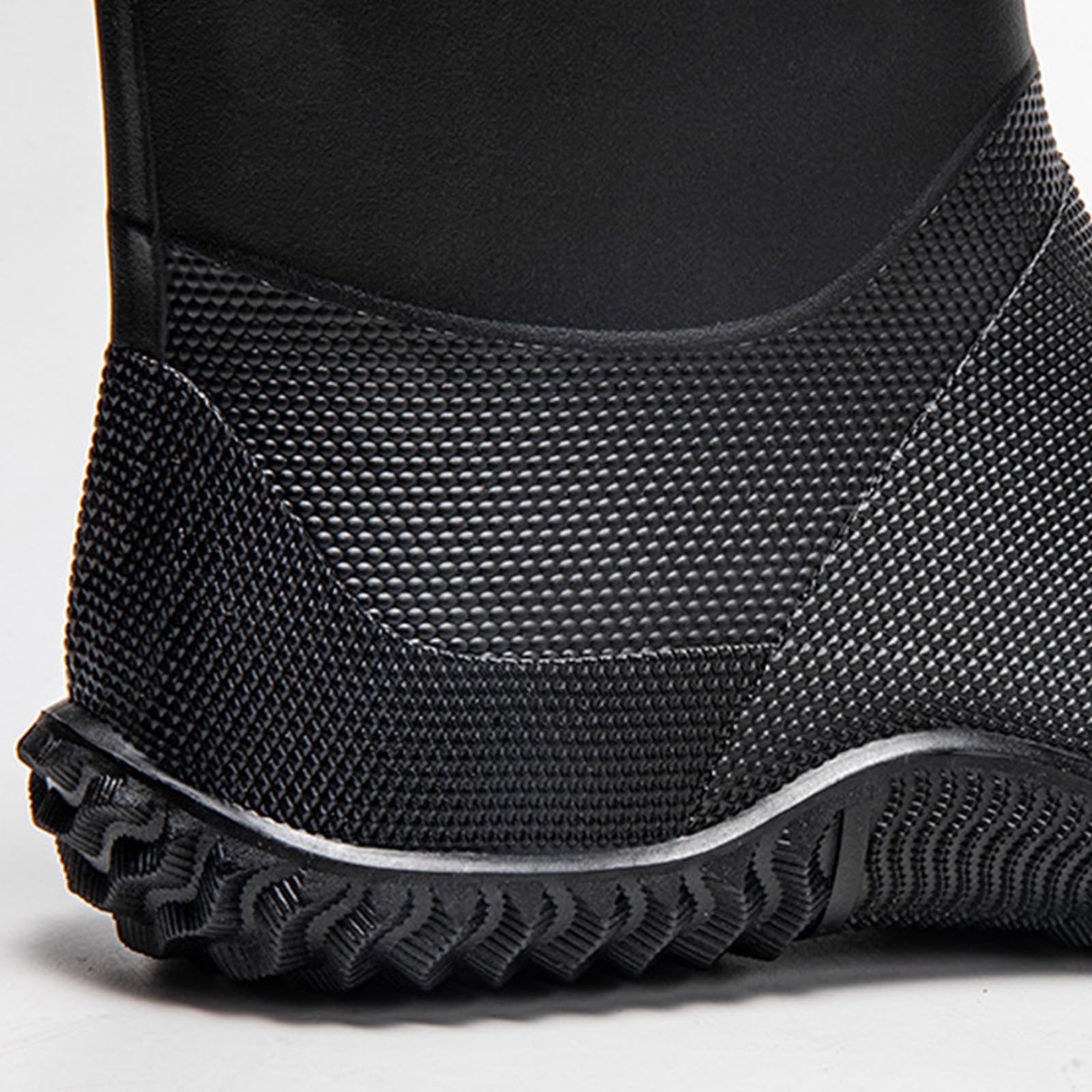 Bottes en caoutchouc pour hommes et femmes Bottes de pluie courtes en plastique Chaussures de pluie imperméables Slip On Bottes de jardin tendance pour homme Chaussures de jardin confortables pour la