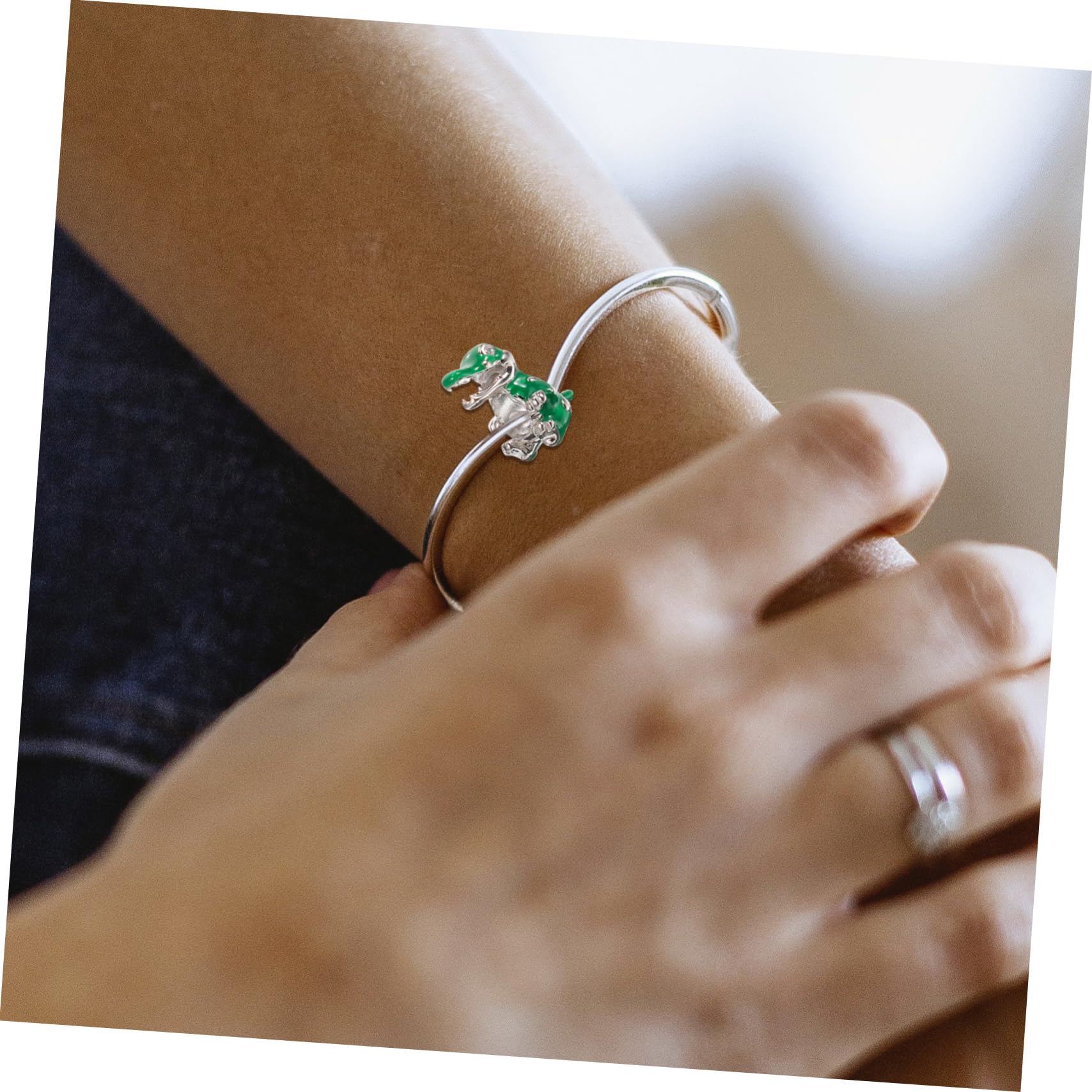 Perlina a Coccodrillo Verde in Argento per Bracciale | Gioiello Creativo per Fai da Te, Dettaglio Mini Animale, Finitura Bianca Placcata, Zaffiro Sintetico