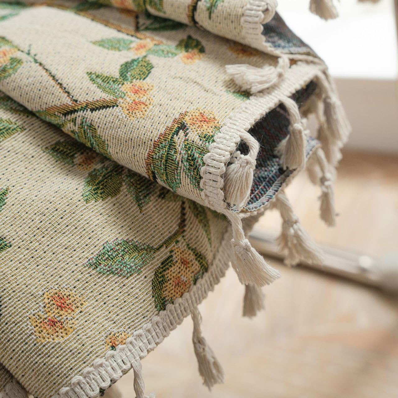 USTIDE Cortina Shabby de Flores y Pájaros - 1 Panel Cortina Botánica de Estilo Rústico con Bolsillo para Barra, Reducción de Luz, Borlas Elegantes - Tema de Jardín Natural, 150x220cm
