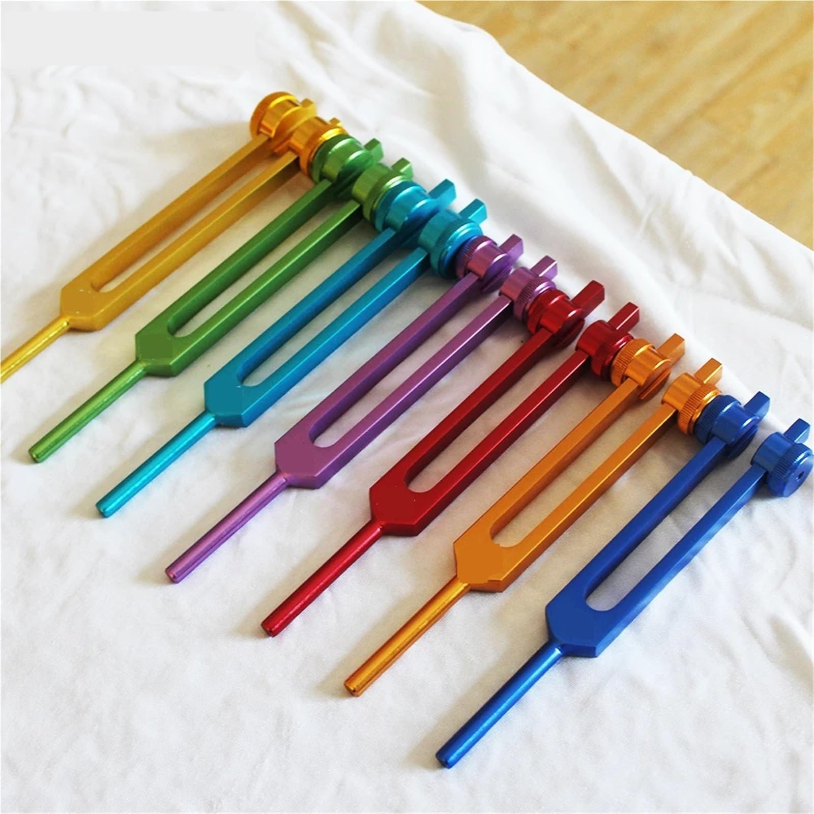 Stimmgabel Heilung Set mit sieben bunten Stimmgabeln