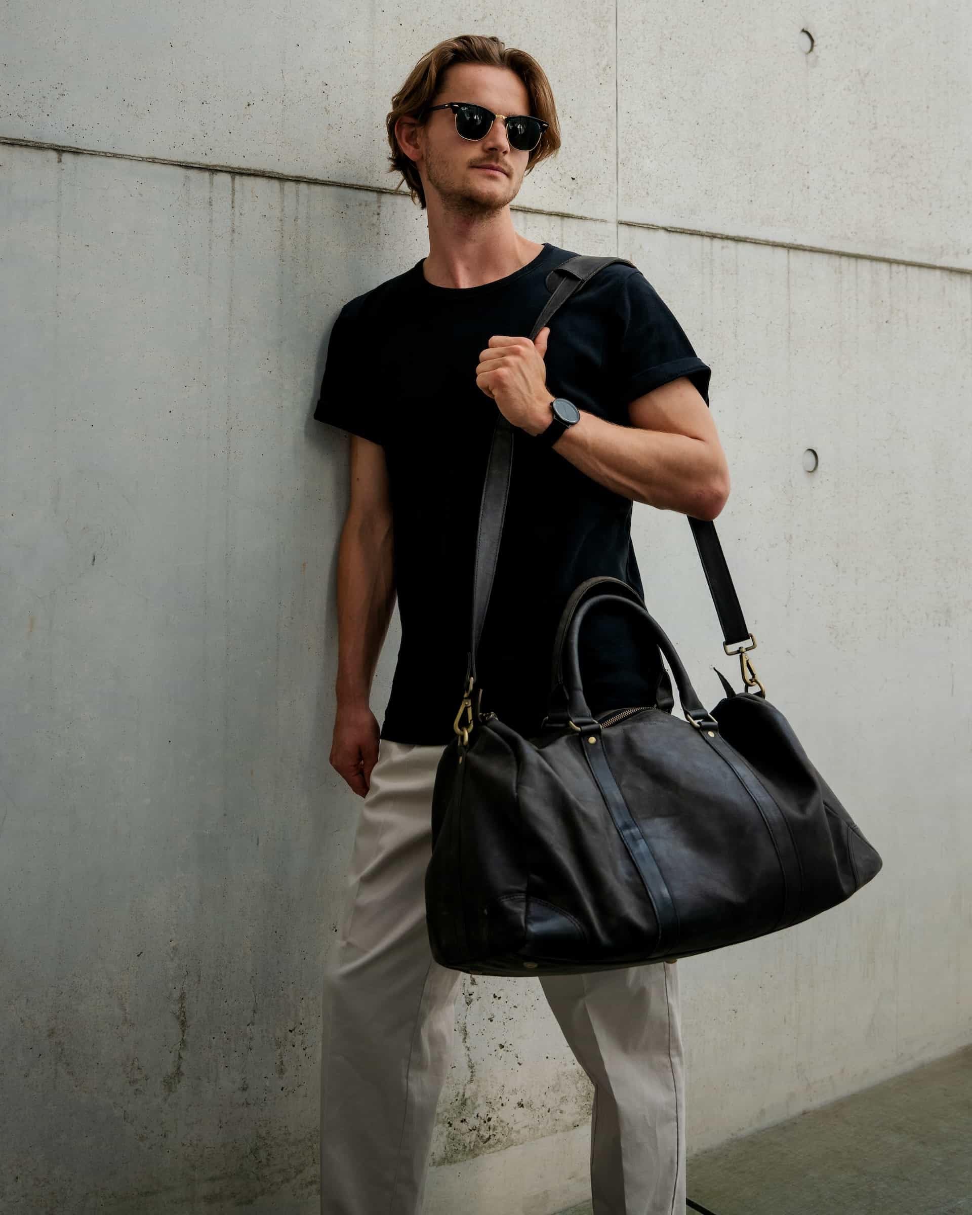 HOLZRICHTER Berlin - Weekender aus Leder für Herren (No 8-2), Reisetasche 30x57x28 cm, Handgefertigte Echtleder Umhängetasche mit Schultergurt, für Handgepäck, in Schwarz und Braun (Dunkel-Braun)