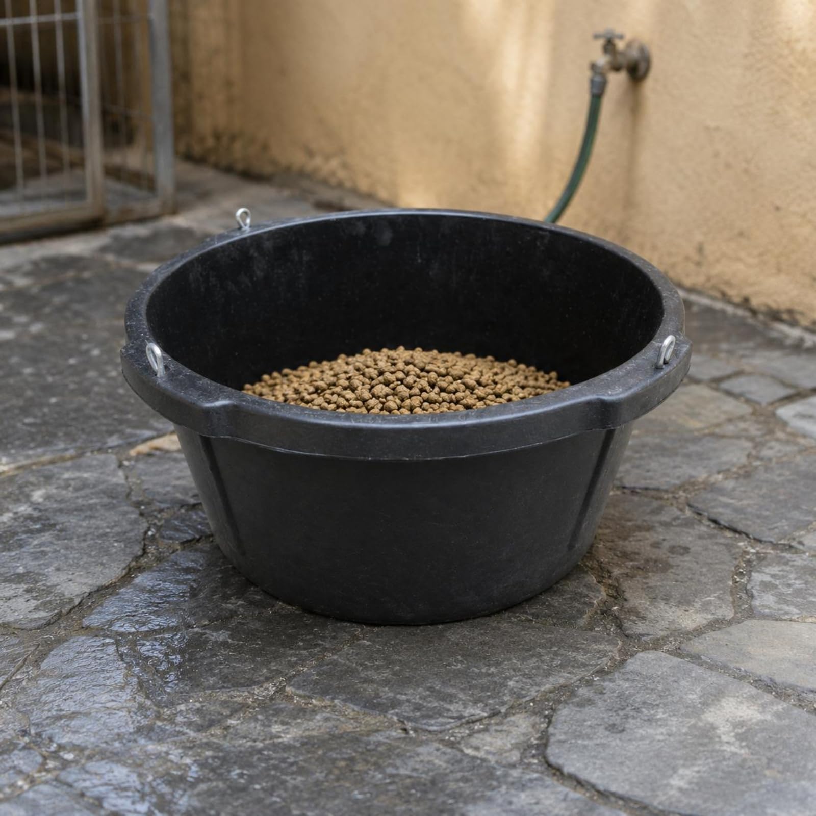 Secchio Nero in Gomma Corpo Spesso Secchio da 25 L Pareti Inclinate Attrezzatura Agricola per Struttura Zootecnica, Fattoria
