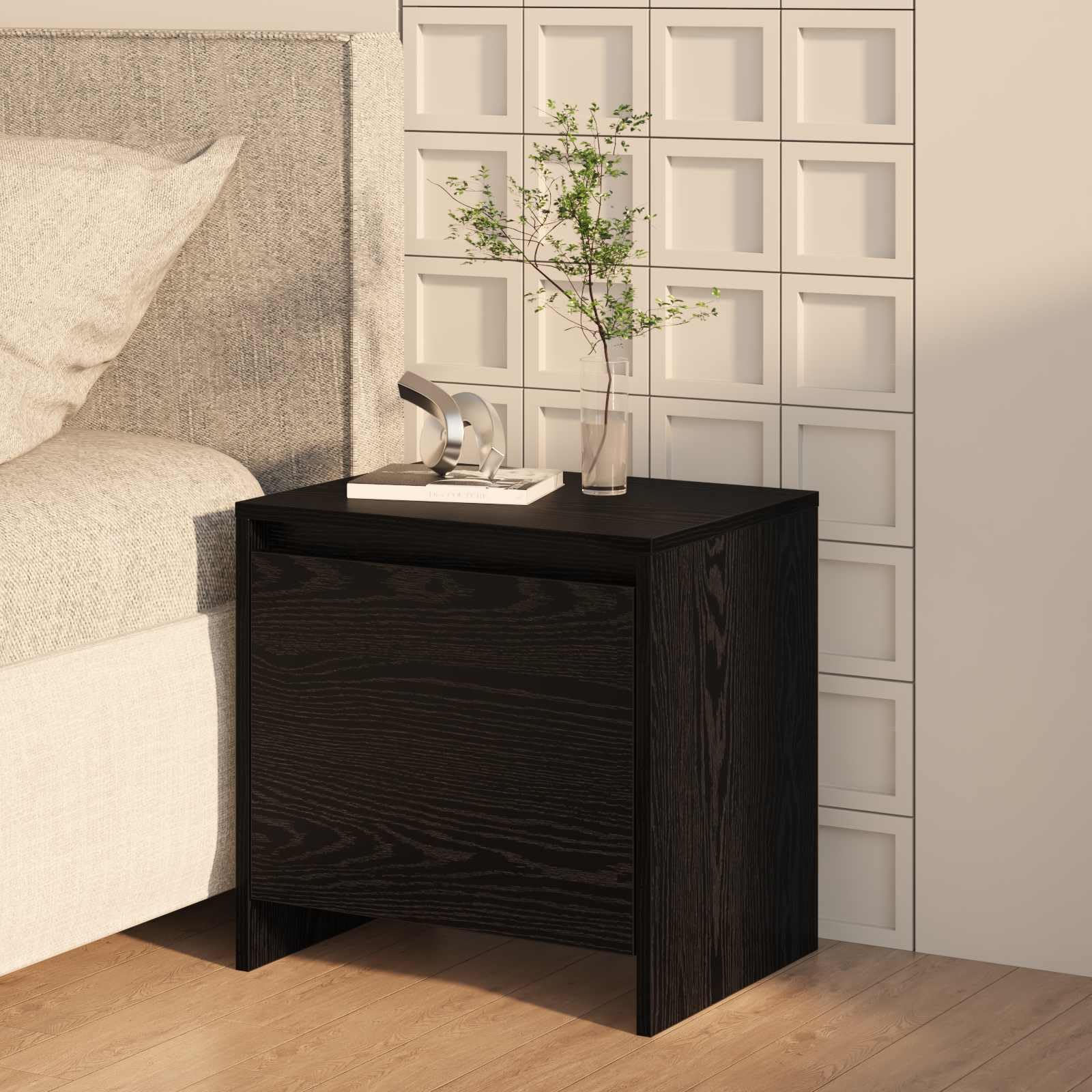Table de chevet noire aspect chêne pour en finir avec le désordre