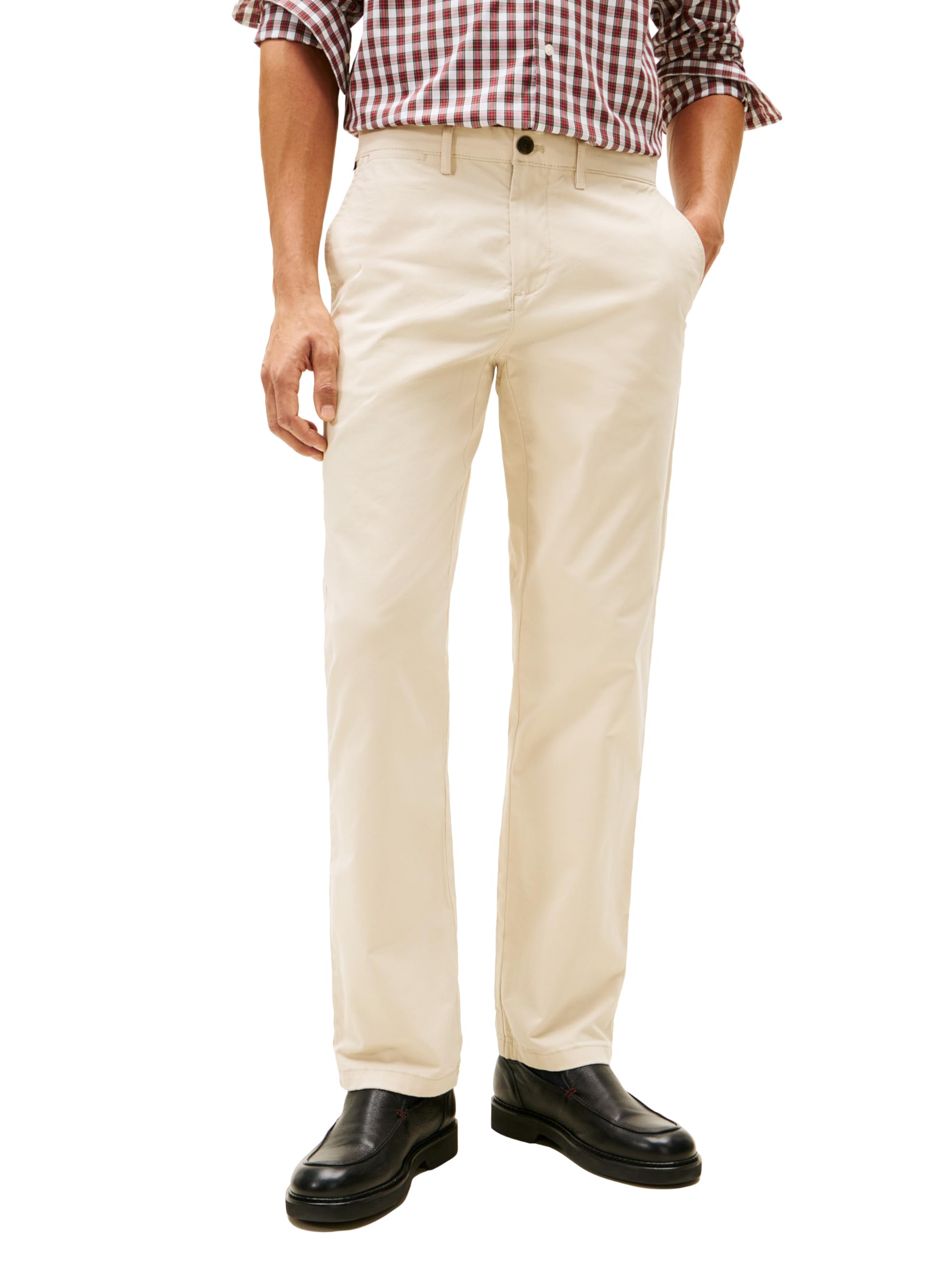 Tommy Hilfiger Pantalones chinos elásticos para hombre, con pantalones casuales de ajuste personalizado, color caqui arena, 38 de ancho x 32 de largo de EE. UU, Caqui arena, Small