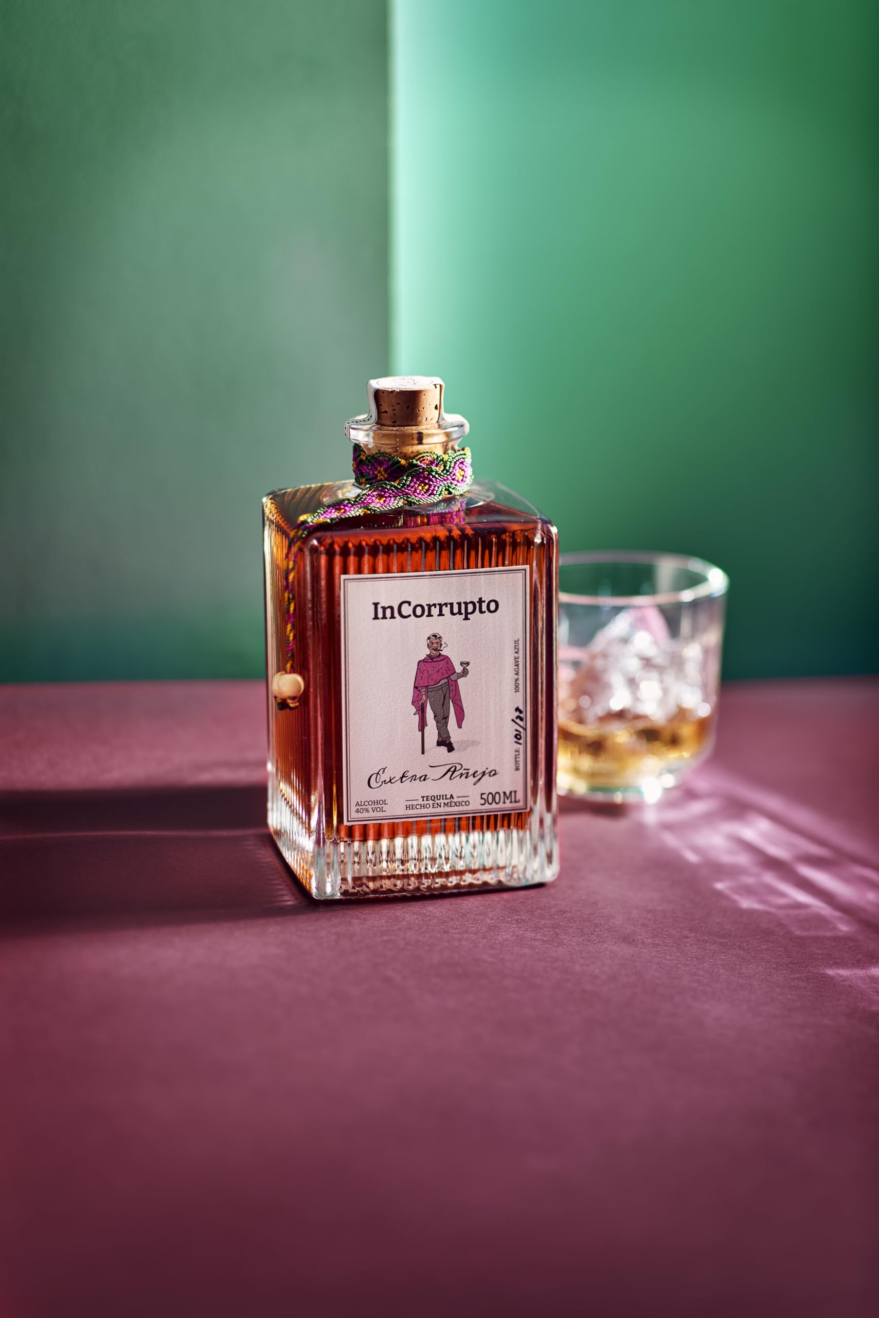 InCorrupto Tequila Extra Anejo - Premium Tequila I 5 Jahre gereift in Rotwein-& Bourbonfässern I süße Feige, Zimt & dunkle Schokolade I 100% Agave I handwerklich & traditionell I 0.5l