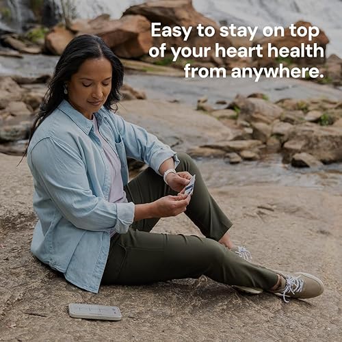 Miniatura 5 de AliveCor KardiaMobile Card - Dispositivo de electrocardiograma personal de tamaño cartera, graba electrocardiogramas de una sola derivación sobre