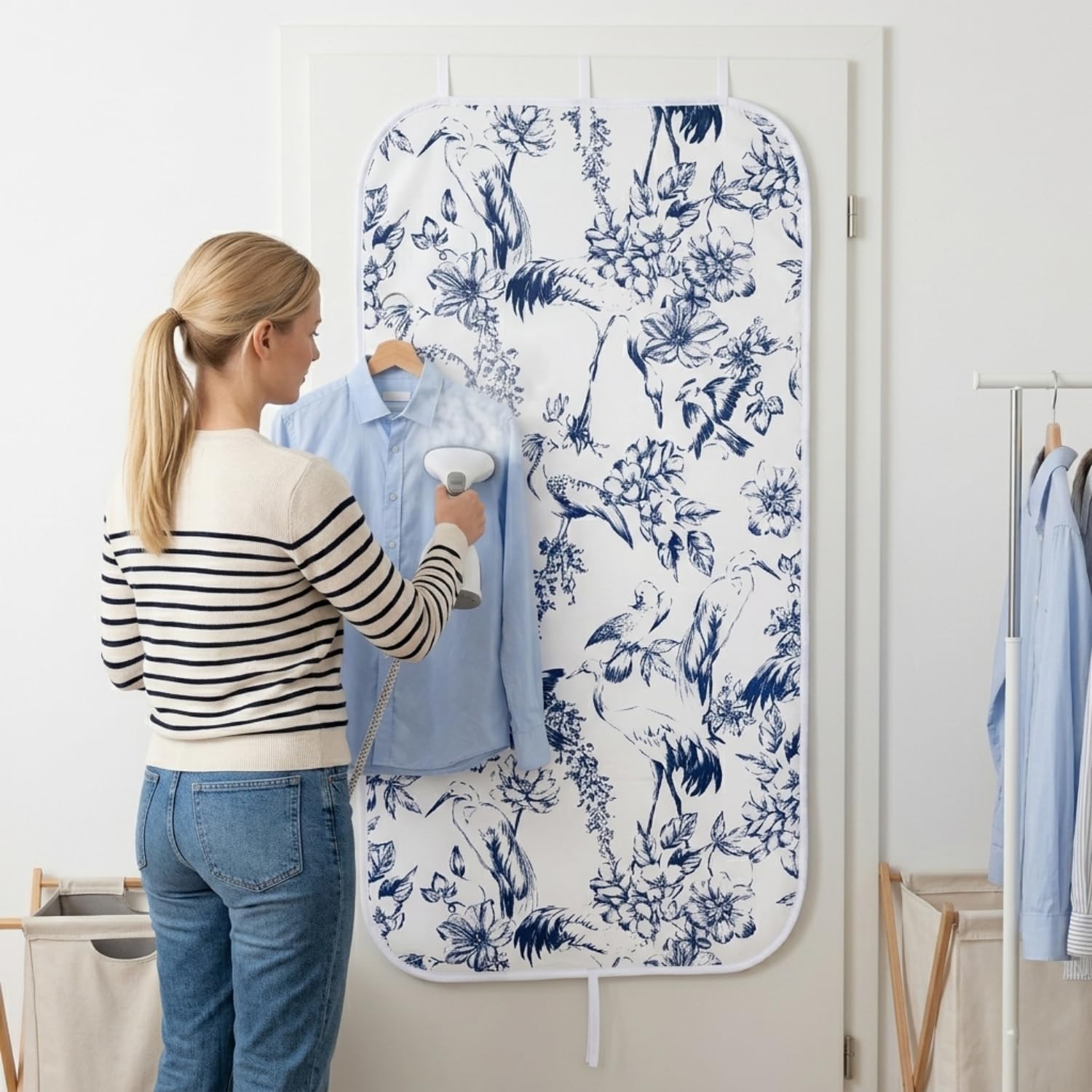 Umiin Copertura per Stirare Universale 75x100 cm - Tappeto da Stiro Spesso con 3 Clip per Porta e Parete - Pieghevole con Cinghie di Fissaggio - Design Uccelli e Fiori, Ideale per Tavolo e Letto