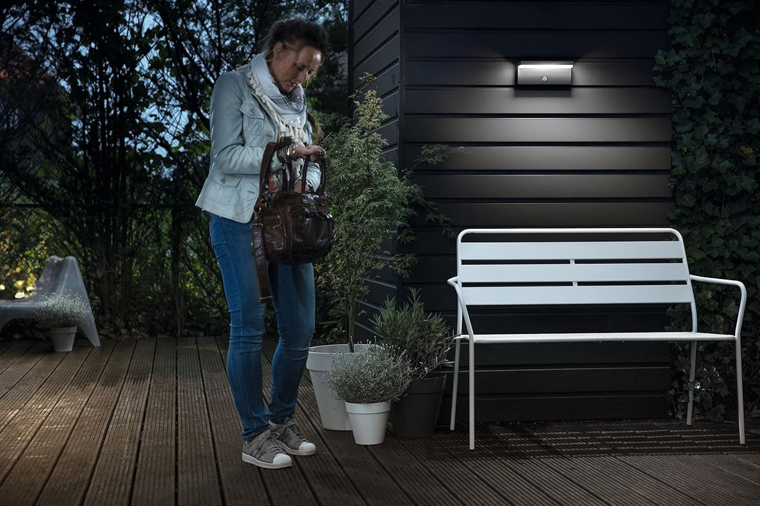 Philips Bustan Wandleuchten für den Außenbereich, 9 W, 4000 K Kaltweiß, wasserbeständig, anthrazit, IP44 wetterfest