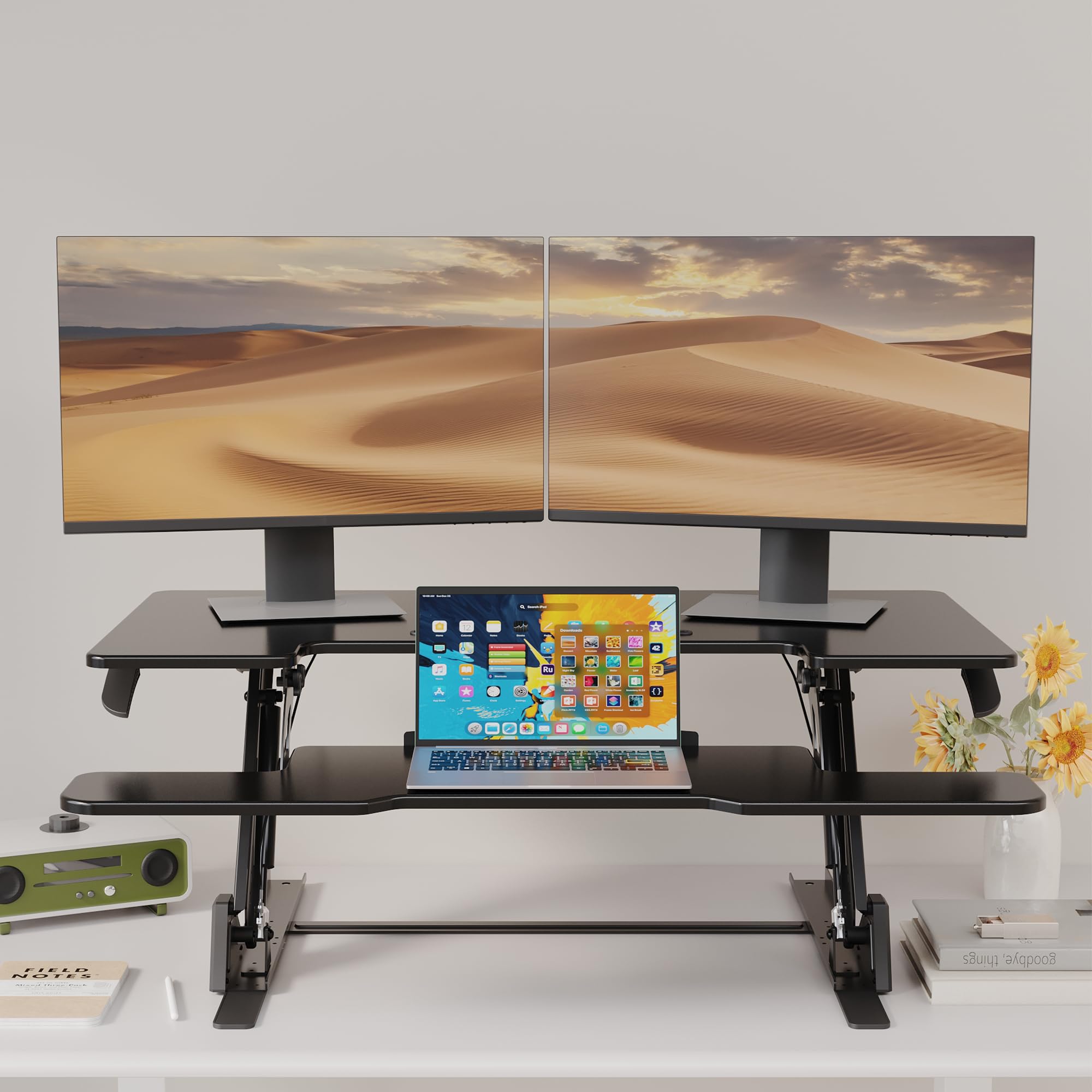 BONTEC Scrivania Regolabile in Altezza, Scrivania Stand-Up con Sistema a Molla Doppia, Riser per Scrivania per Monitor Doppio, 107cm x 52,2cm, Capacità 15kg, Facile da Assemblare, Design Salvaspazio