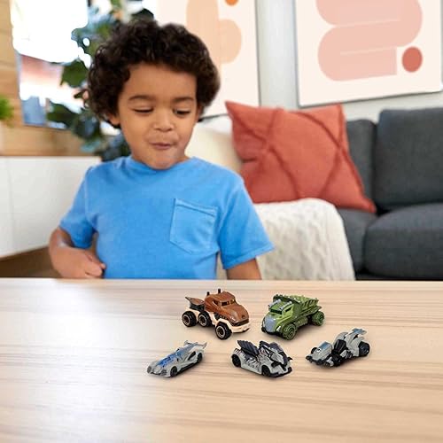 Miniatura 2 de Hot Wheels Jurassic World Dominion - Paquete de 5 autos de juguete en escala 1:64: Beta, Giganotosaurio, T-Rex, triceratops y velociraptor