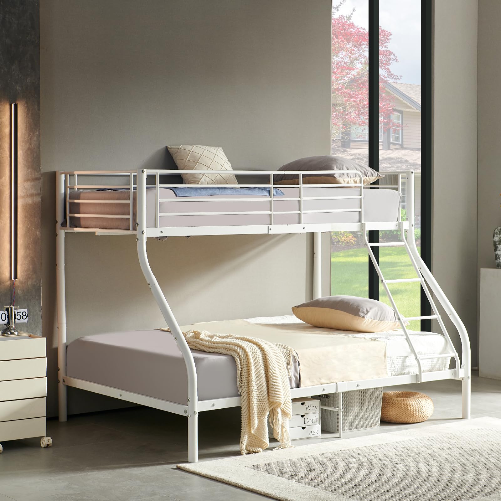 DORAFAIR Letto a castello a 3 posti in metallo 90 x 200 cm e 140 x 200 cm, letto per bambini e adulti, camera da letto casa, bianco