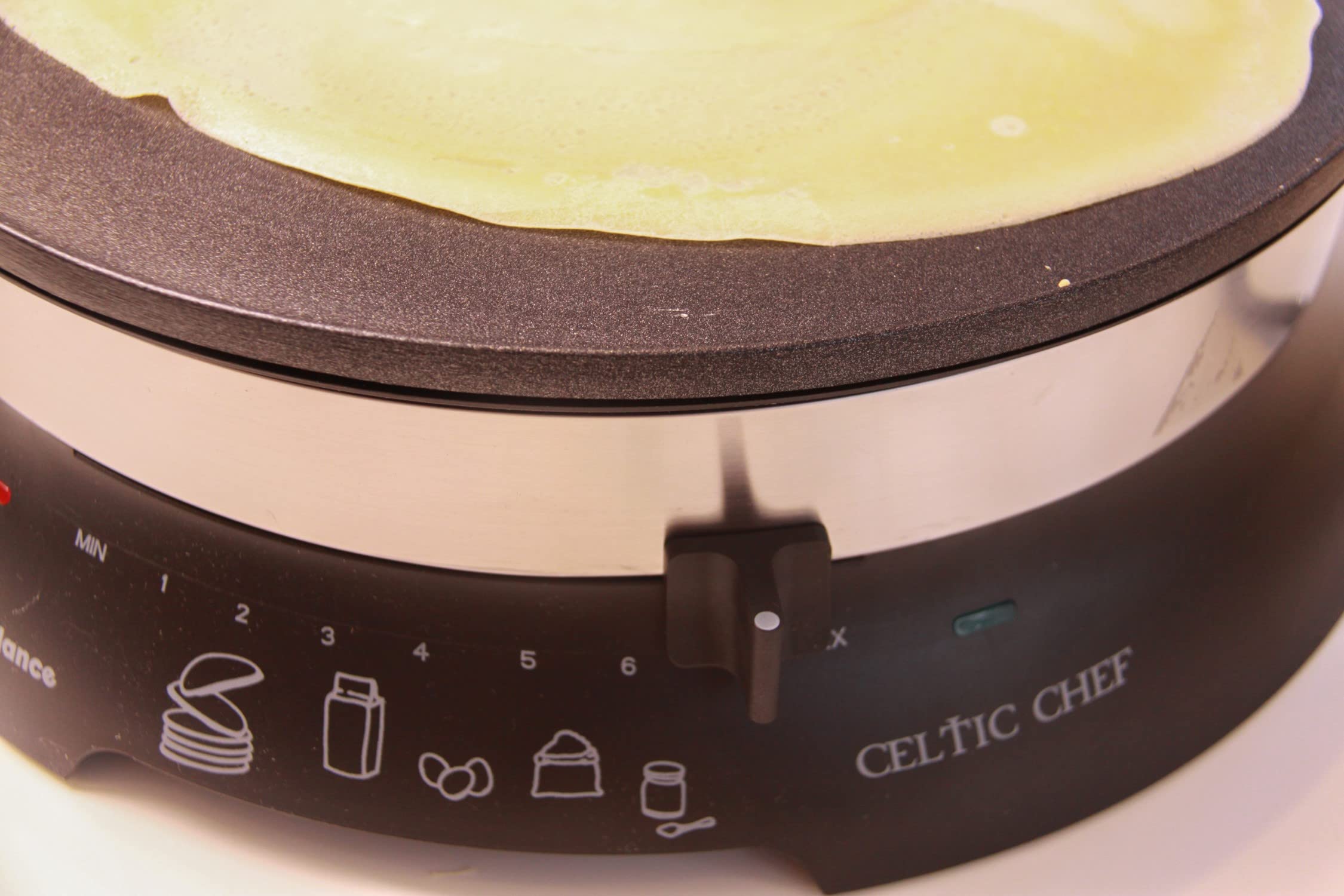 LITTLE BALANCE 8538 Celtic Chef, Crepiera elettrica 3 in 1: Pancake, Tortine, Plancha, Piastra XXL Diametro 33 cm, Termostato regolabile, 1300 W, Nero