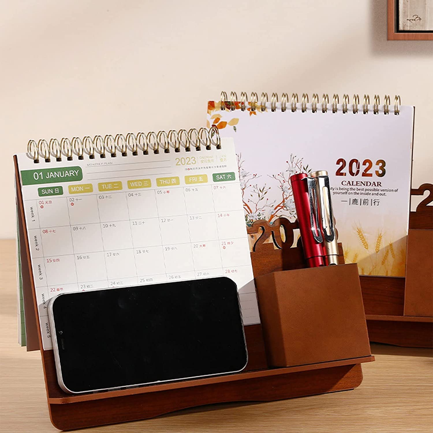 OLOTU Kalender Kreativer Kalender, Stehender Flip-Desktop-Kalender mit Holzsockel, Stifthalter-Set, Telefonhalter, Tischkalender 2023 Geplant