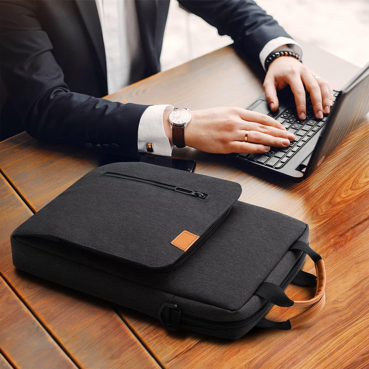 Housse Portable 13 Pouces Pochette Ordinateur avec Bandoulière Compatible avec 13" MacBook Air Pro M3 M2 M1, Surface Pro, Imperméable Sacoche de Protection PC, Gris Foncé