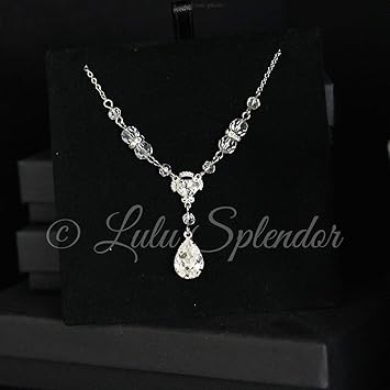 Amazon Baken シンプルなウェディングネックレス 花嫁用 クリスタルティアドロップネックレス 繊細なブライダルネックレス ウェディングジュエリー スワロフスキークリスタルペンダントネックレス Baken スポーツ アウトドア