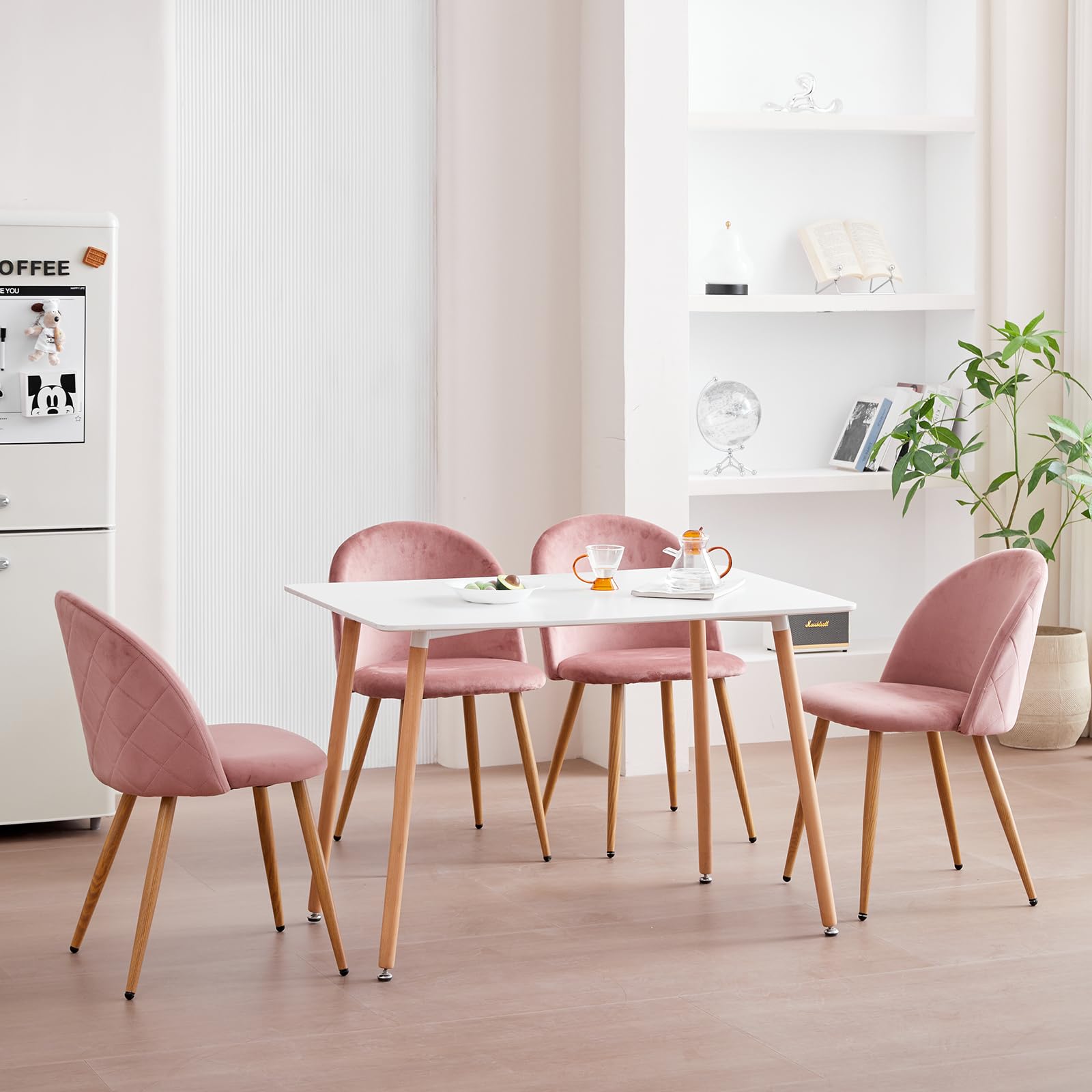 Esstisch mit 4 Stühlen, Esszimmer-Set, 110 x 70 x 75 cm, rechteckiger Esstisch aus Holz, 4 Samtstühle mit hoher Rückenlehne, Rosa + Weiß