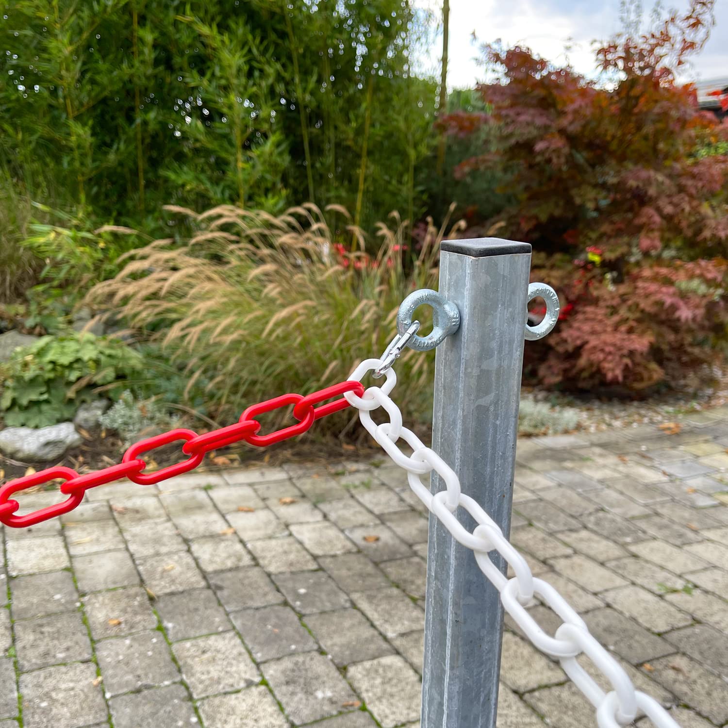 UvV Profi X40 Kettenpfosten Stahl 40 kg Set 4 x 1m x 40/40 Stahlpfosten + 15 kg schwere Fußplatte + 12,5m Absperrkette (Set B 4 Pfosten verzinkt)
