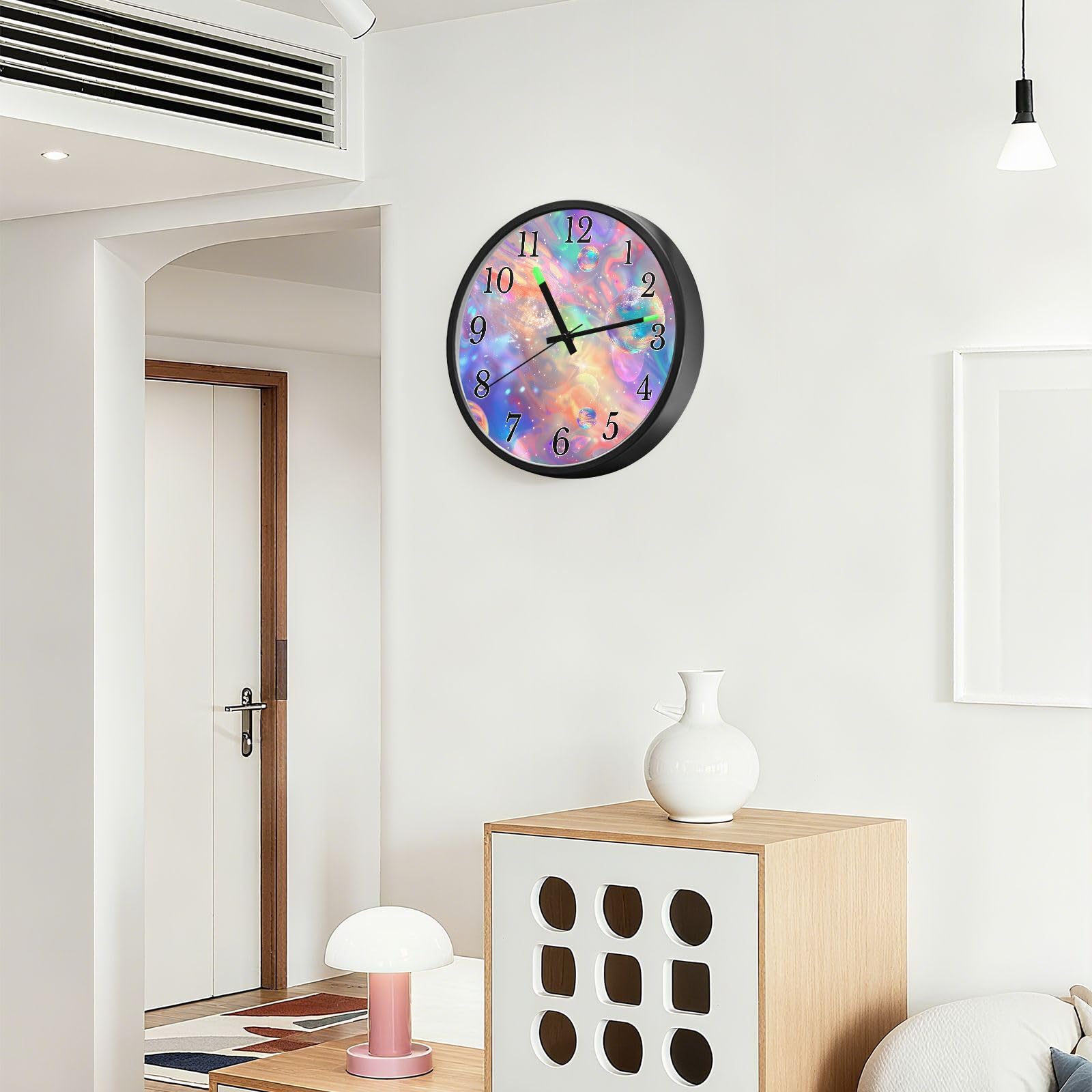 Mnsruu Reloj de pared luminoso con diseño holográfico de galaxia rosa, funciona con pilas, reloj silencioso que brilla en la oscuridad, para sala de estar, cocina, 30,5 cm
