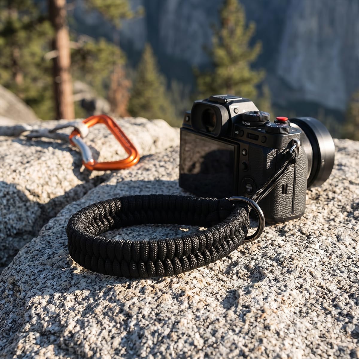 Dragonne Appareil Photo en Paracord 550, Noir Sangle de Poignet pour Appareil Photo, avec Anneaux en D, Compatible avec DSLR, Action Cam et Compact, Accessoire Sécurisé pour Photographie en Plein Air