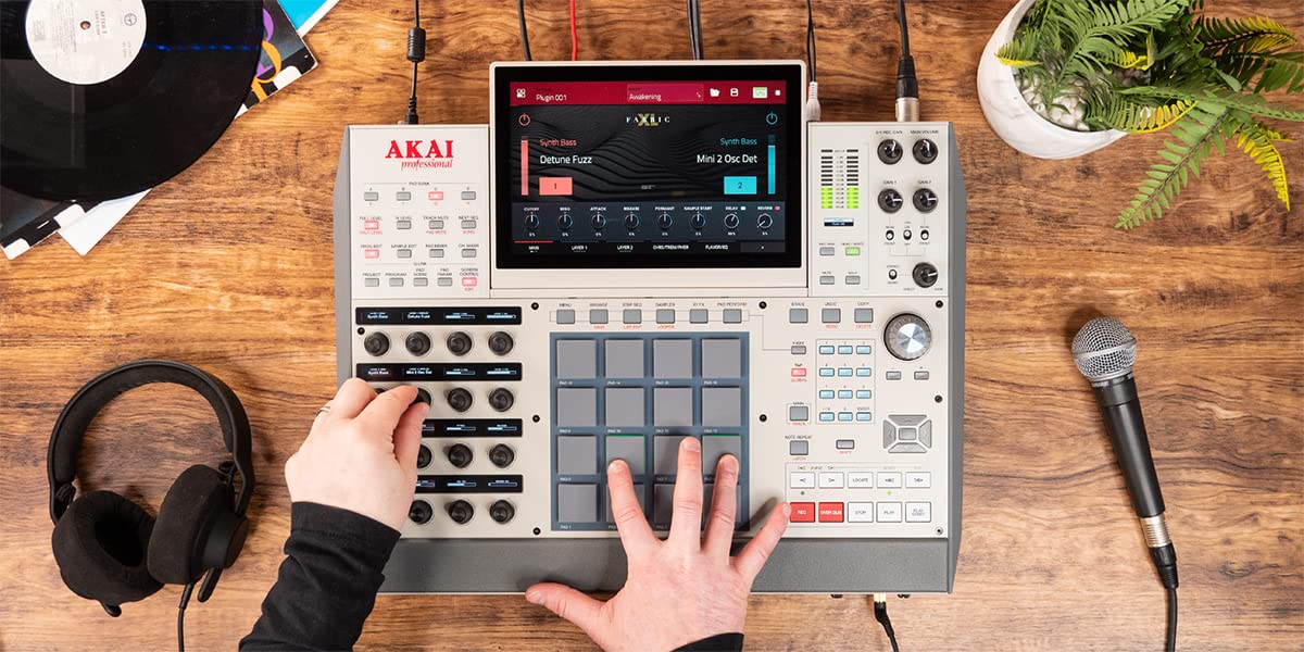 Akai Professional MPC X SE - Station de Production Autonome et Beat Maker avec Écran Tactile 10.1", Pads de Batterie, Synth Engines, 48 Go de Stockage et Intégration Native Instruments