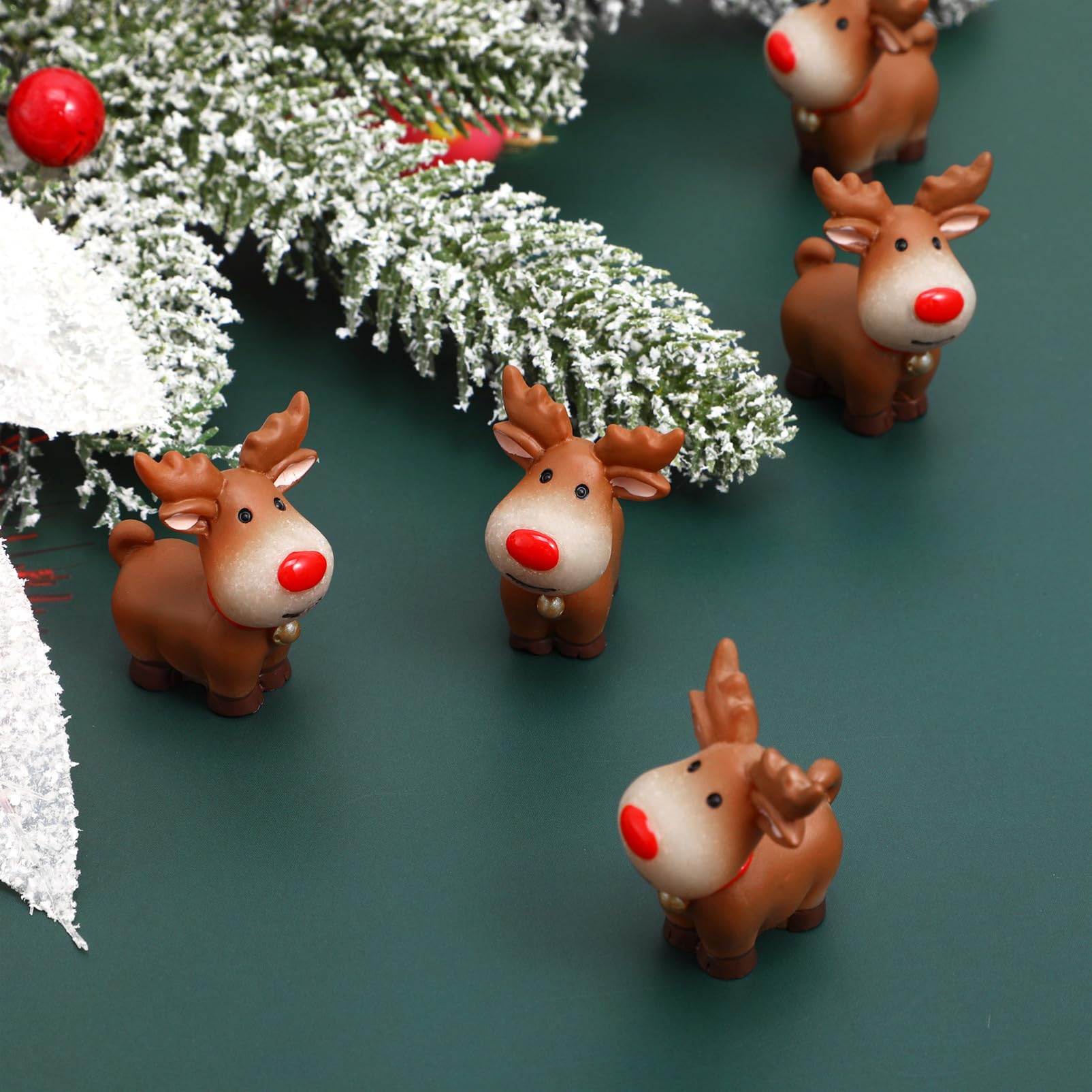 Cabilock 5piezas Adornos De Trineo De Alces De Resina Mini Adornos De Ciervo para Escritorio Decoración Navideña para Dormitorio y Sala De Estar para Fiesta Navideña