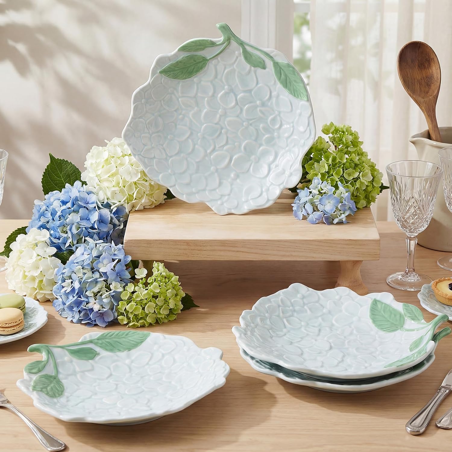 Jinei 8 Inch Hydrangea Ceramic Plates Set of 4, Blue Floral Dinner Plates for Salad Dessert Appetizer, Decorative Dishes for Home Kitchen Spring Summer Baby Shower Birthday Party Tableware Gifts