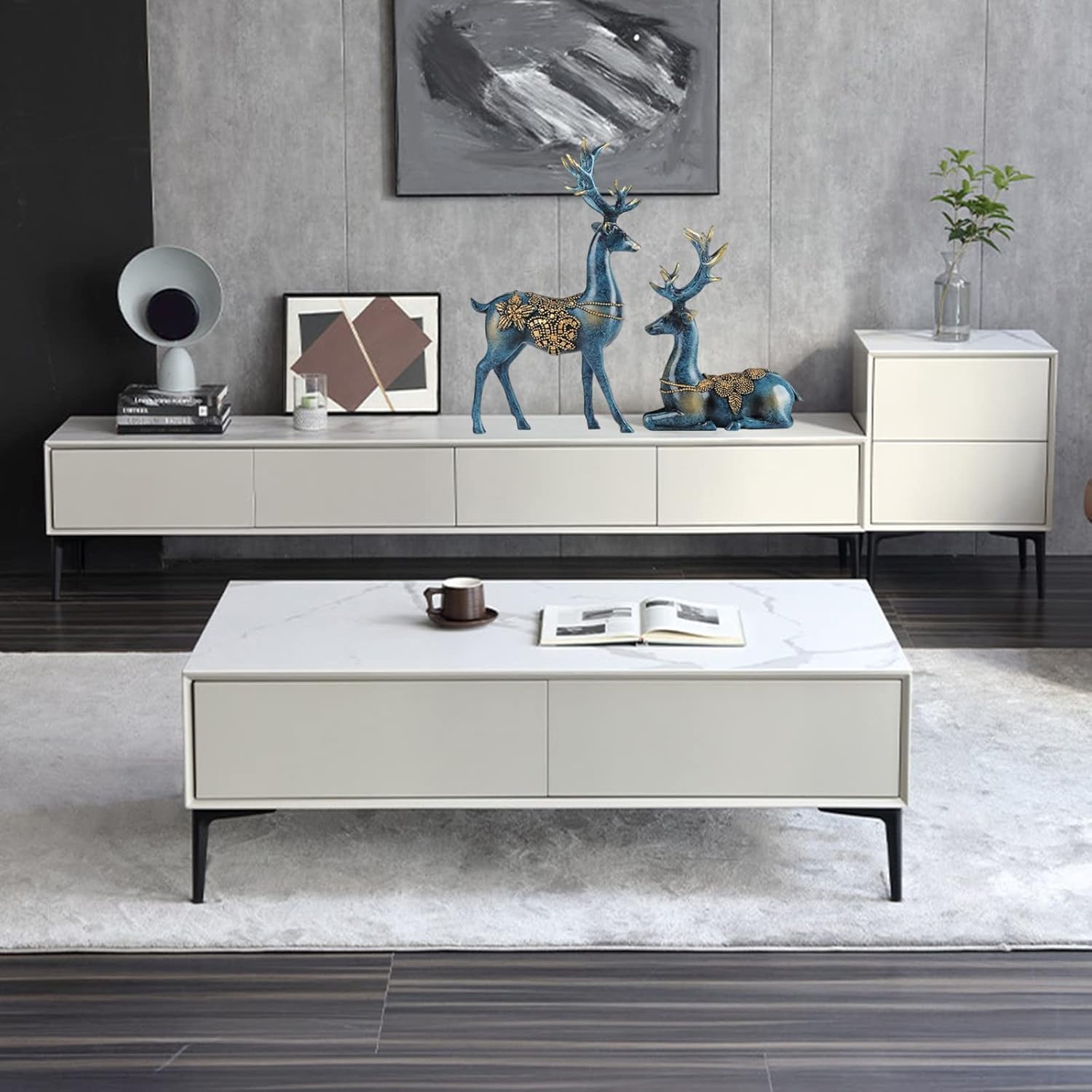 2 figuras de reno de Navidad, esculturas de reno de resina de pie y sentado para centros de mesa de Navidad, suministros de decoración del hogar de vacaciones (azul, talla única)