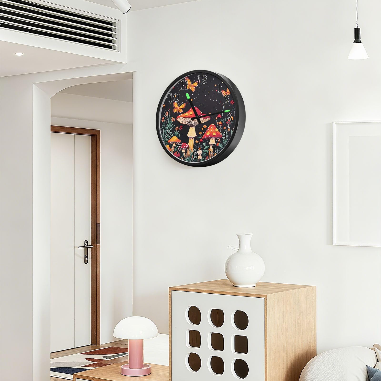 Mnsruu Reloj de pared luminoso con diseño de seta, mariposa, luna, reloj de pared que brilla en la oscuridad, funciona con pilas, 12 pulgadas, silencioso, sin tictac, luz nocturna para dormitorio