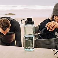 Vista 6 de YETI Botella de agua Yonder con tapa de amarre Yonder, ligera, a prueba de fugas y sin BPA