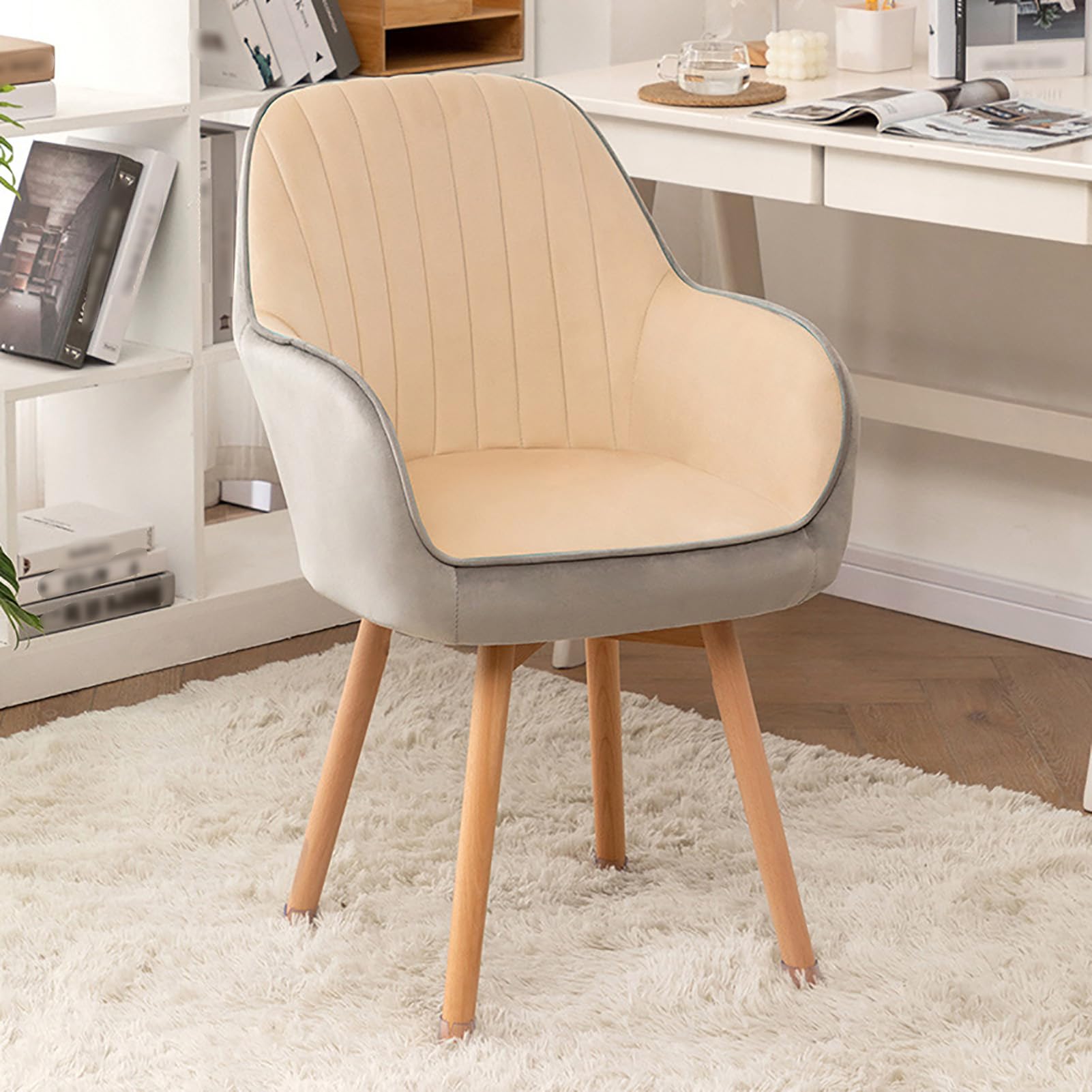 Chaises modernes du milieu du siècle pour cuisine et salle à manger chaleureuse