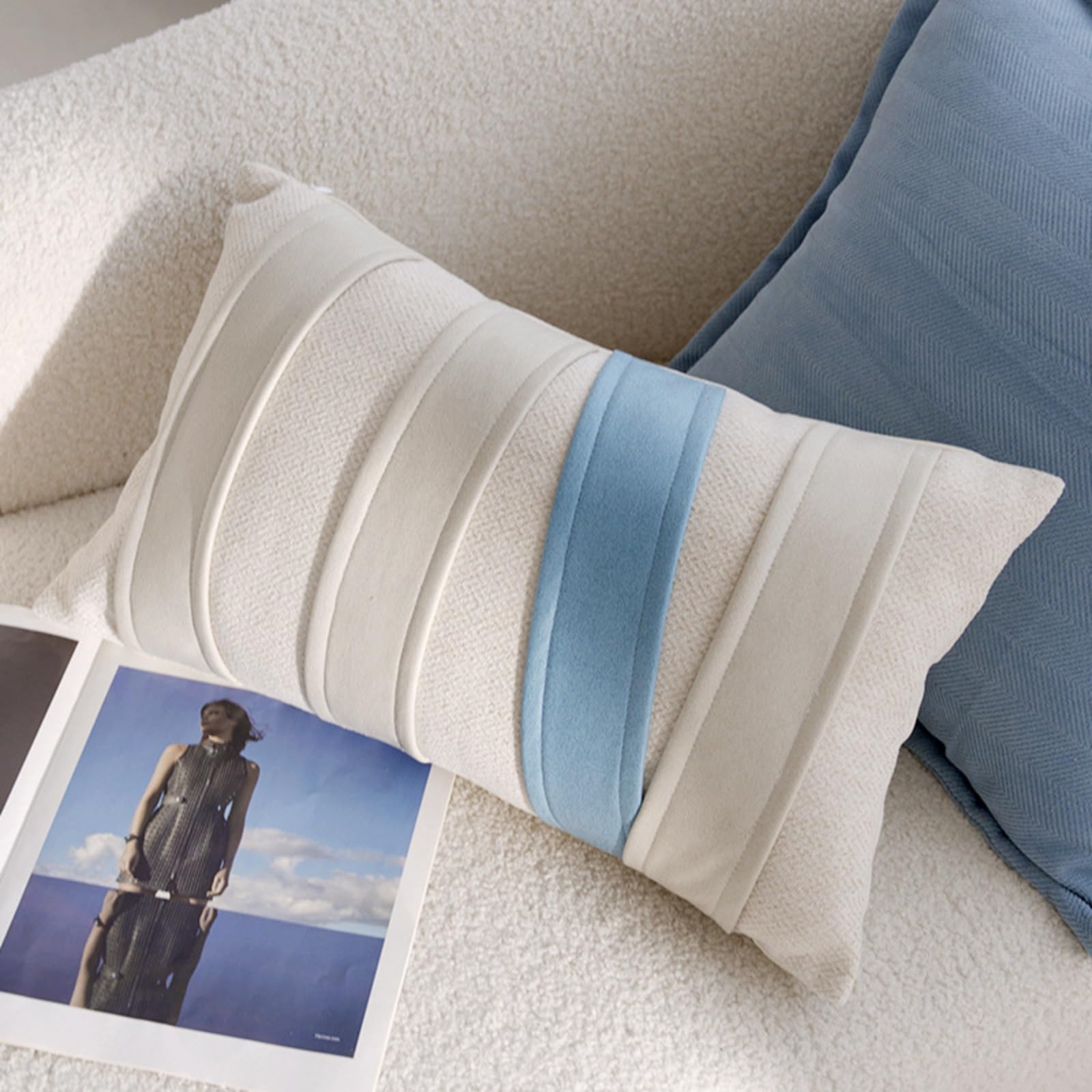 Housse de coussin bleu marine pour salon chaleureux et cocooning