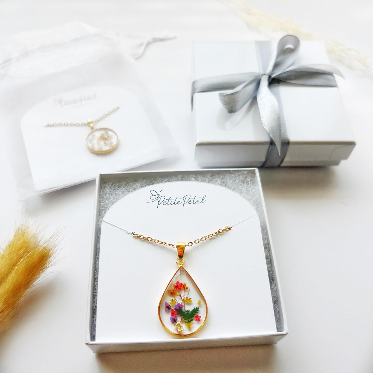 Birth Flower Necklace Dried Flower Pressed Resin Jewelry Botanical Necklace Nature Pendant Boho Gold Jewelry Teardrop Pendant Gift for Her Anniversary Gift