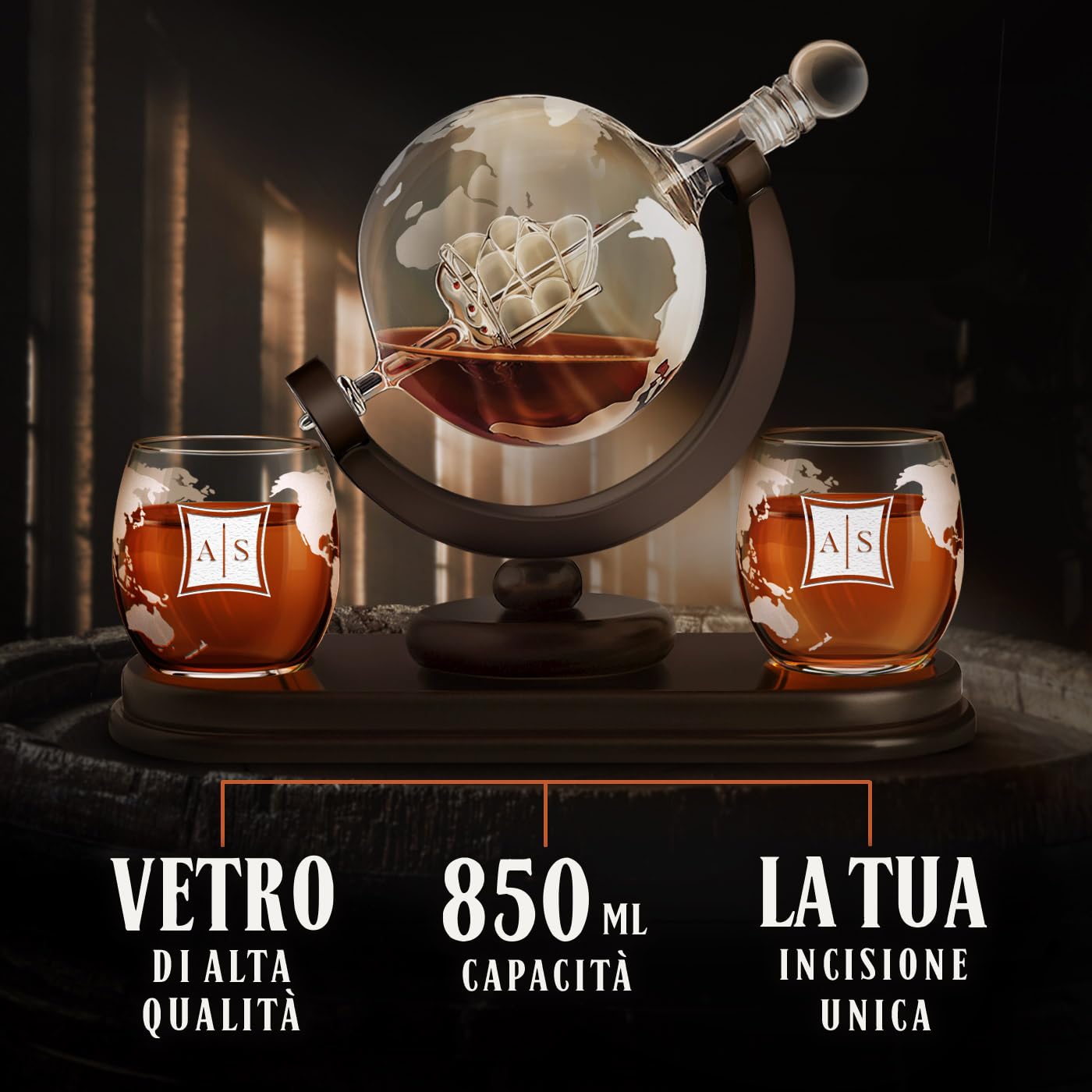 Maverton Decanter per Whisky in vetro - incisione personalizzata - Caraffa a forma di mappamondo da 850 ml + 2 bicchieri da whisky - idee regalo per anniversario - eleganza