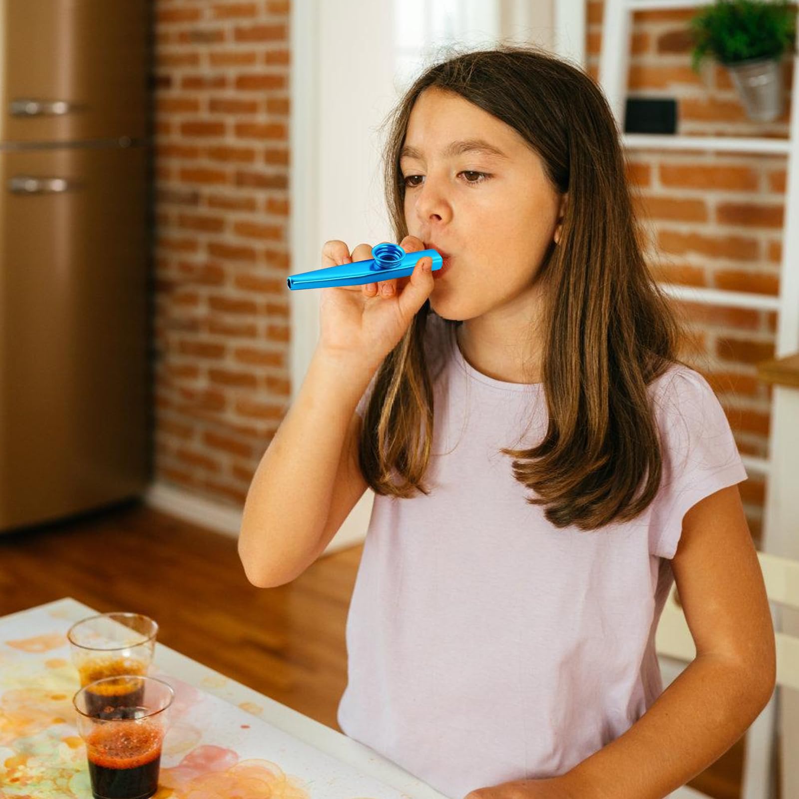 Ensemble de 18 Kazoos : 6 couleurs Kazoo en plastique, Instrument de musique, pour les amoureux de musique, débutants, cadeaux à prix abordable, pour les fêtes (Or, Argent, Vert, Rouge, Bleu